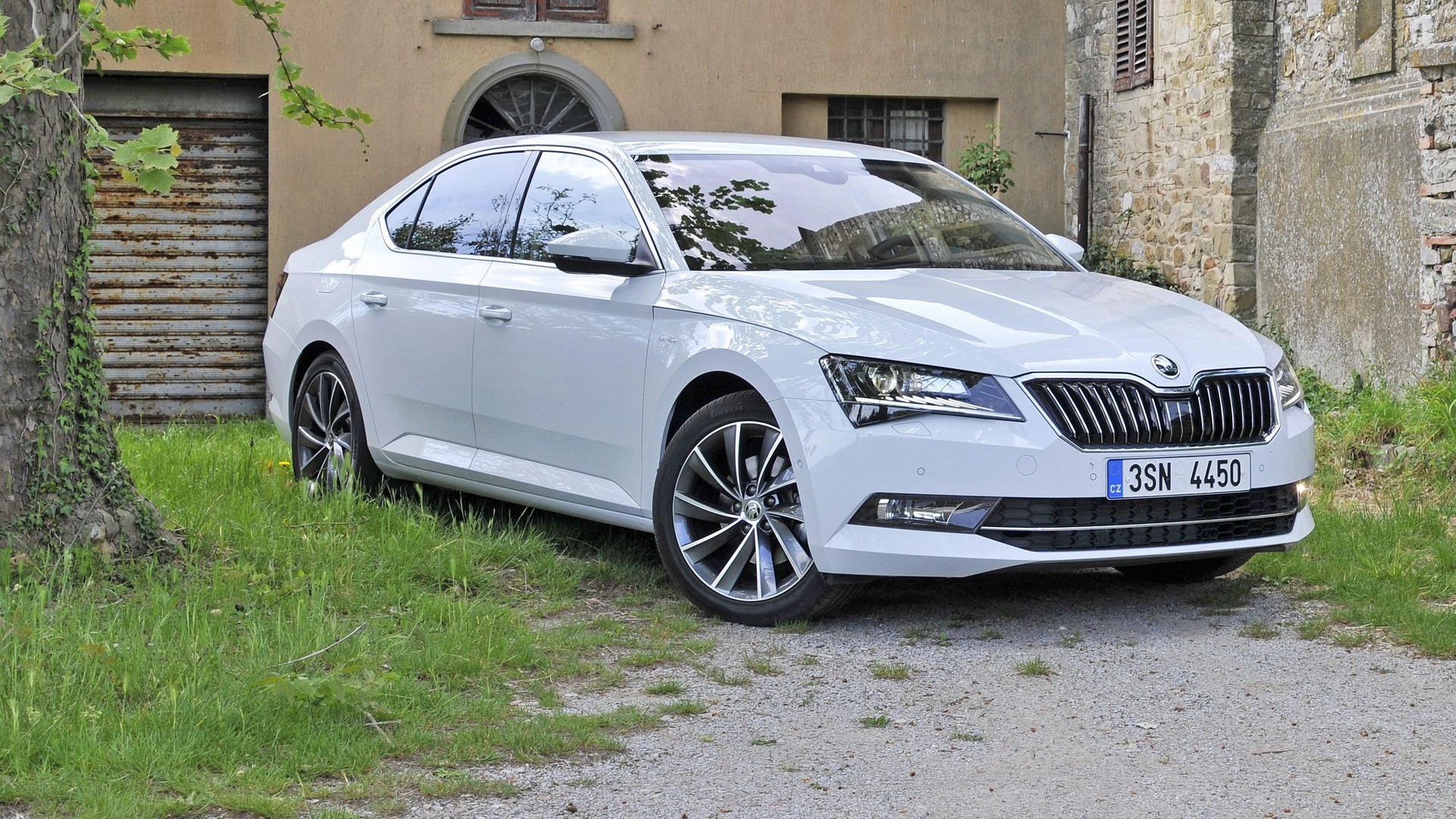 Skoda Superb Wallpapers