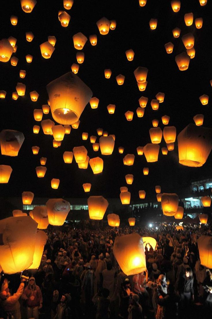 Sky Lanterns Wallpapers