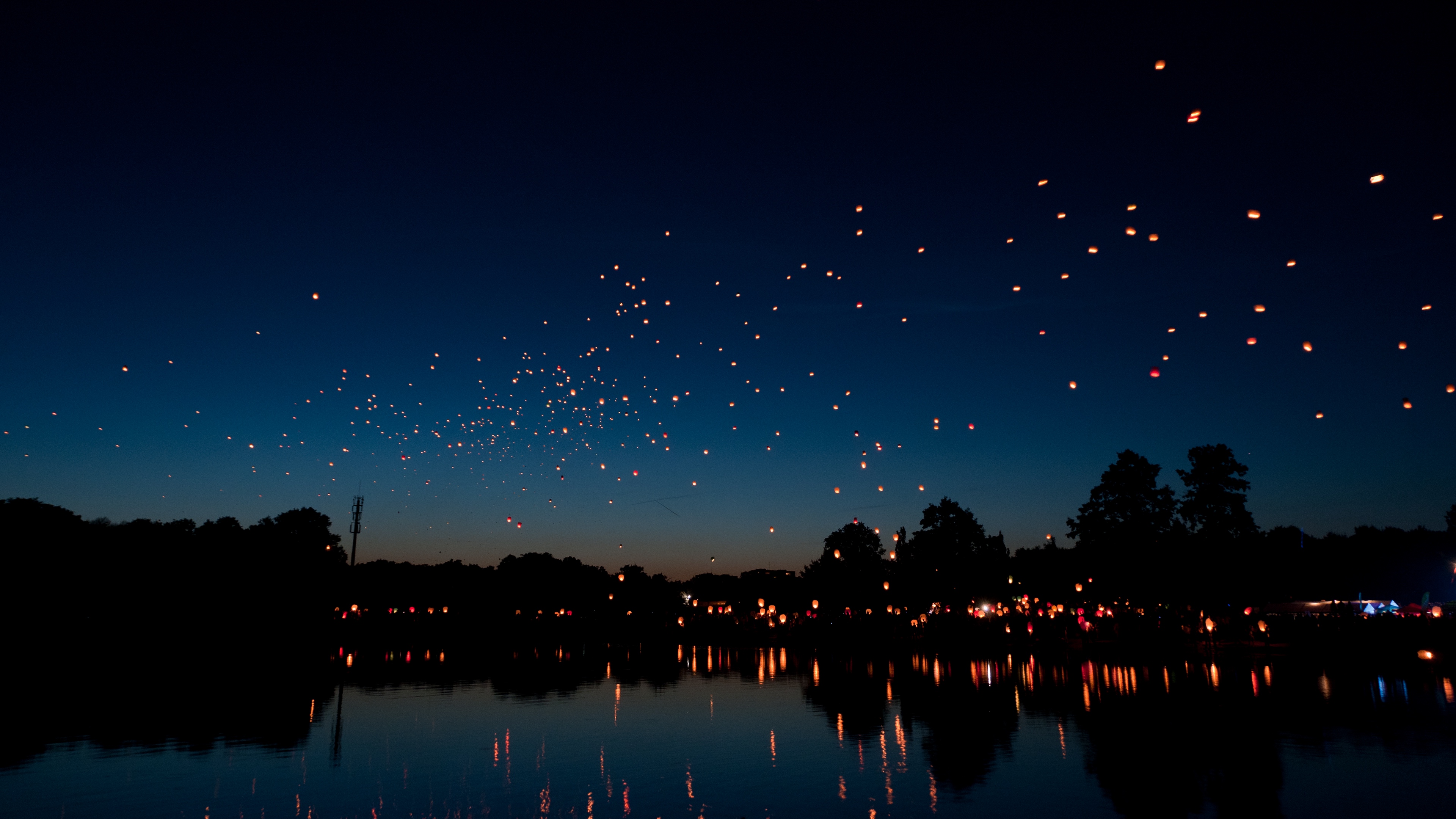 Sky Lanterns Wallpapers