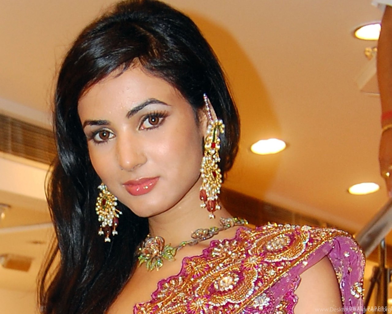 Sonal Chauhan Wallpapers