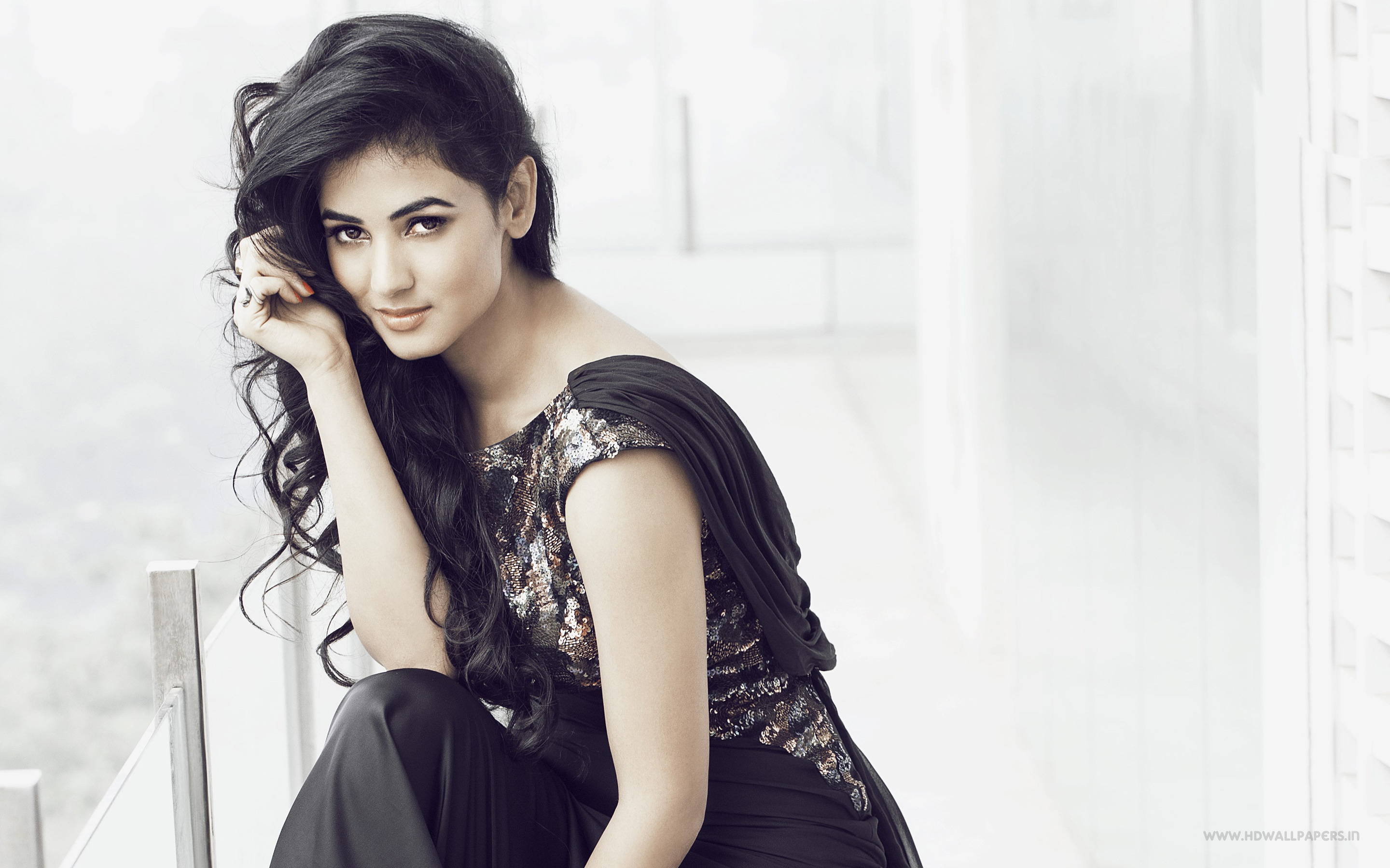 Sonal Chauhan Wallpapers