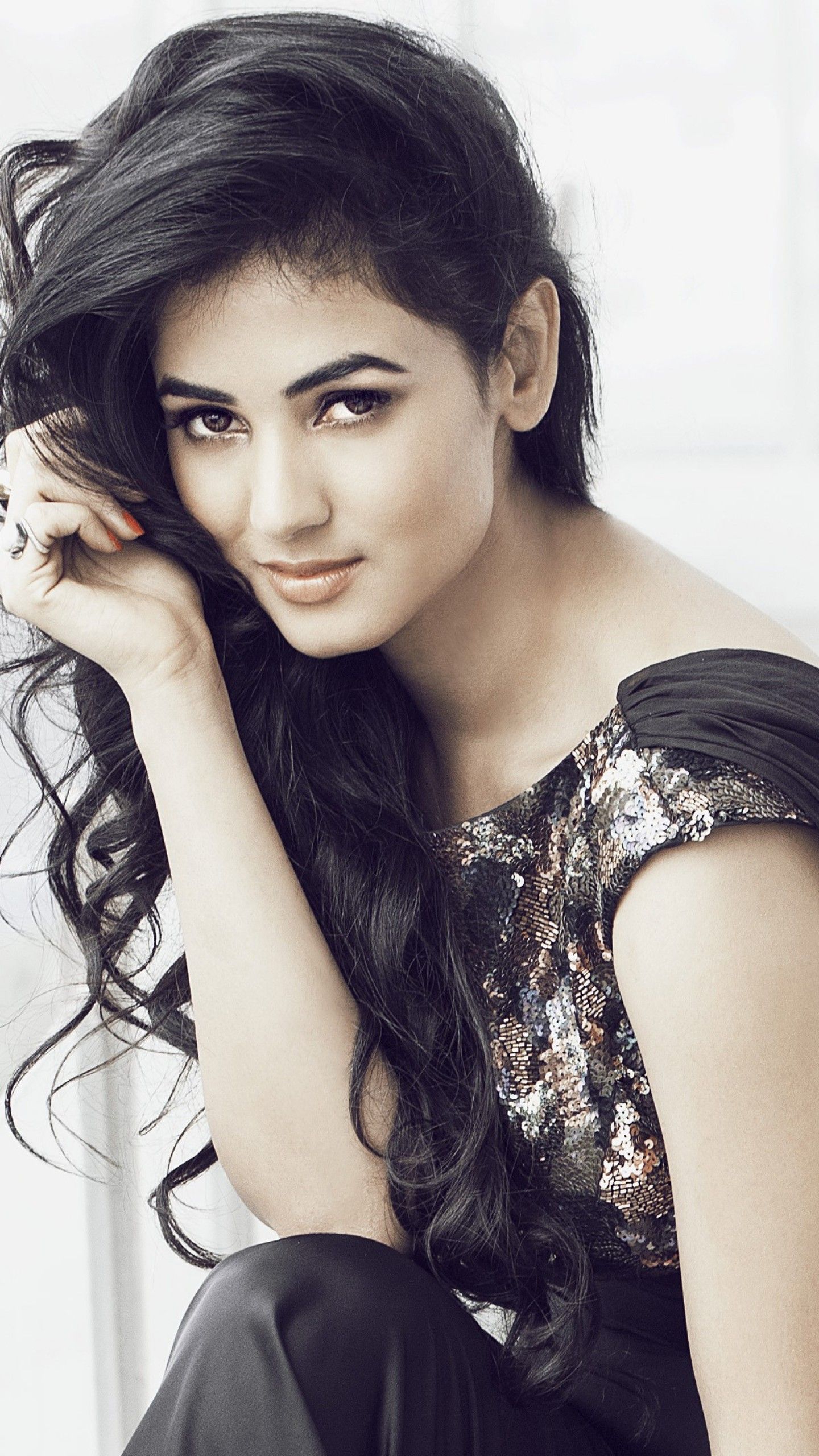 Sonal Chauhan Wallpapers