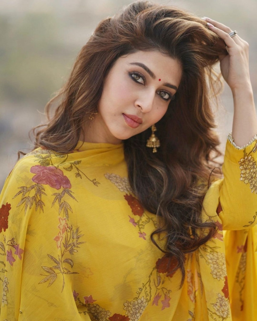 Sonarika Bhadoria Photo Wallpapers