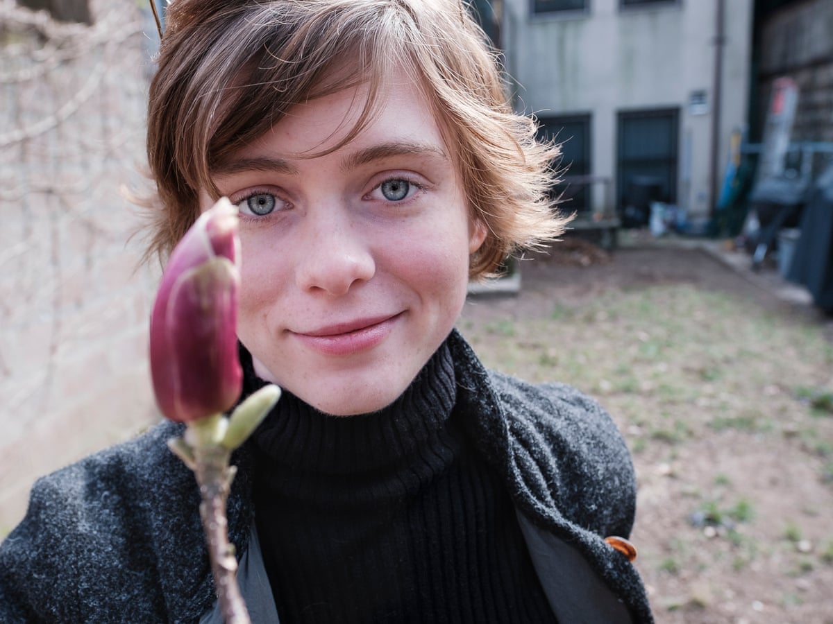 Sophia Lillis Black Dress Wallpapers