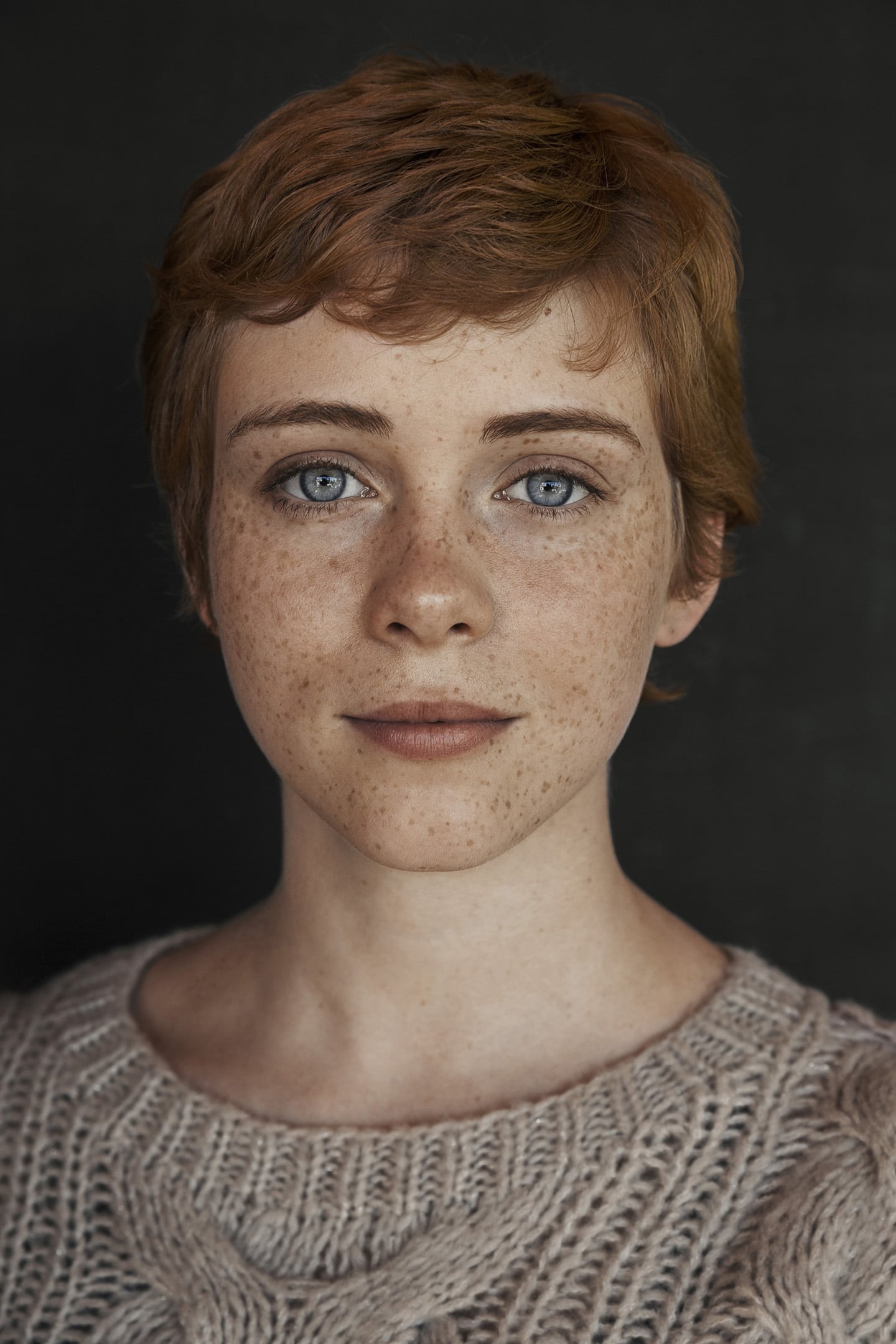 Sophia Lillis Black Dress Wallpapers