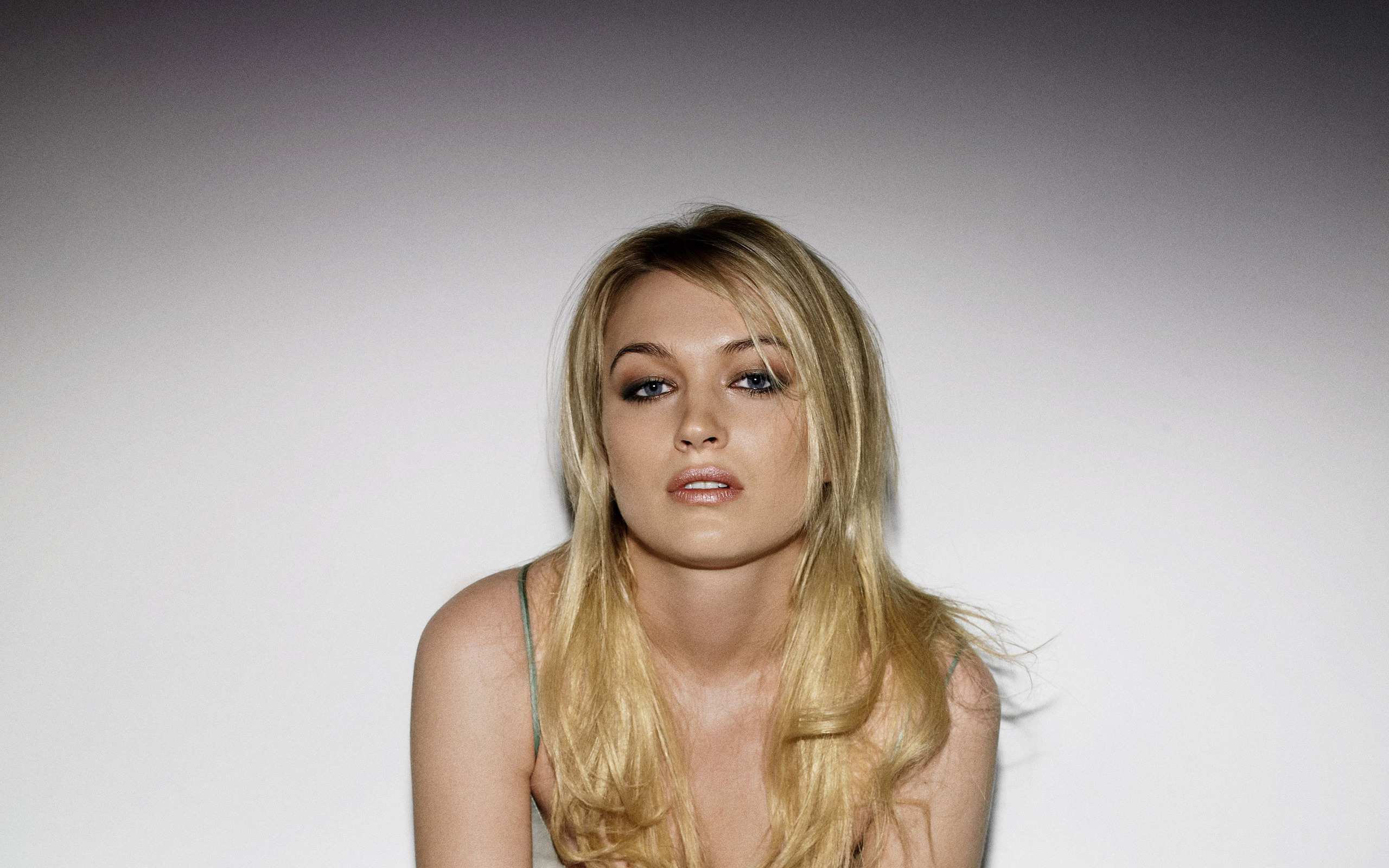 Sophia Myles Wallpapers