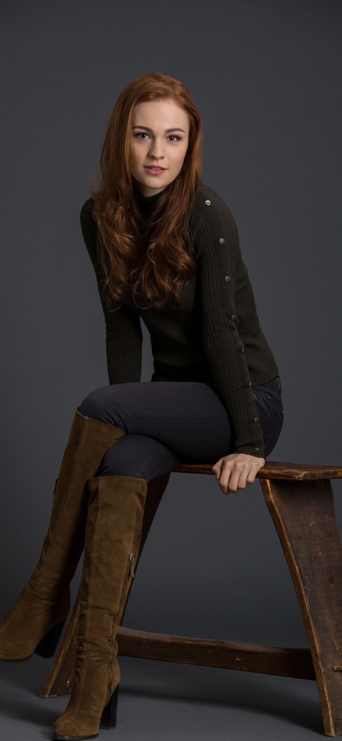 Sophie Skelton Outlander Actress Wallpapers