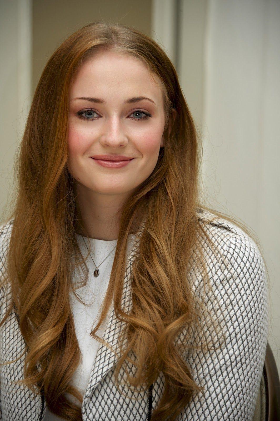 Sophie Turner Celebrities Wallpapers