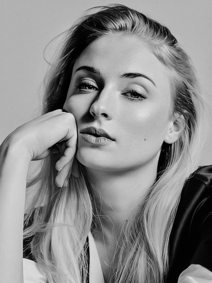Sophie Turner Monochrome 2017 Wallpapers