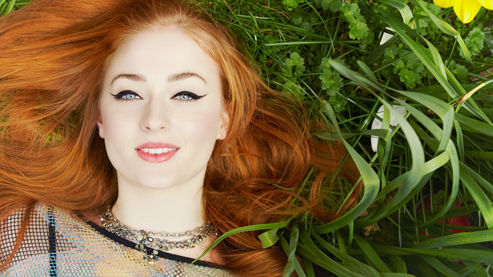 Sophie Turner Smiling Wallpapers