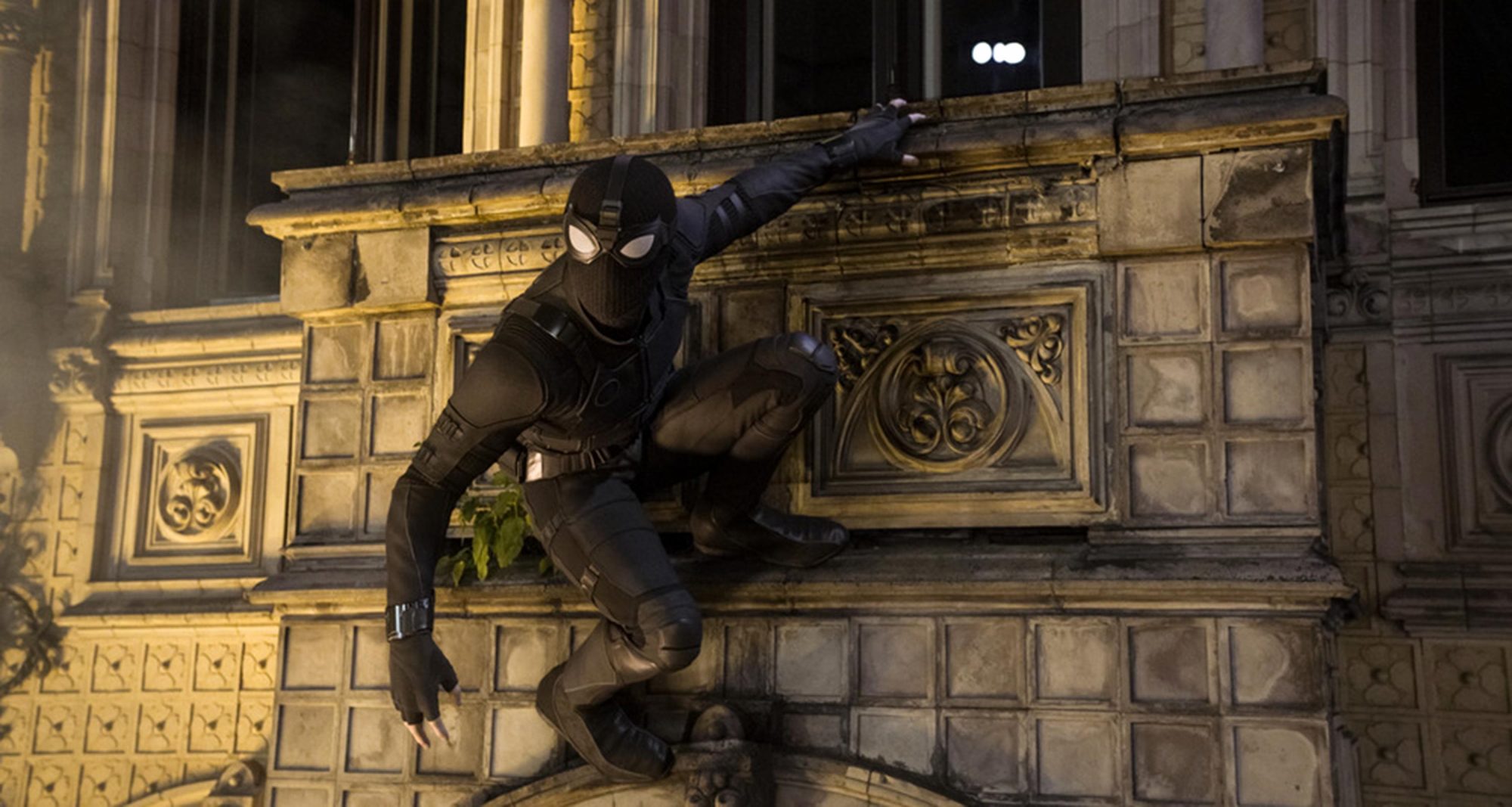 Spidey Stealth Black Suit In Spider Man Far From Home Wallpapers