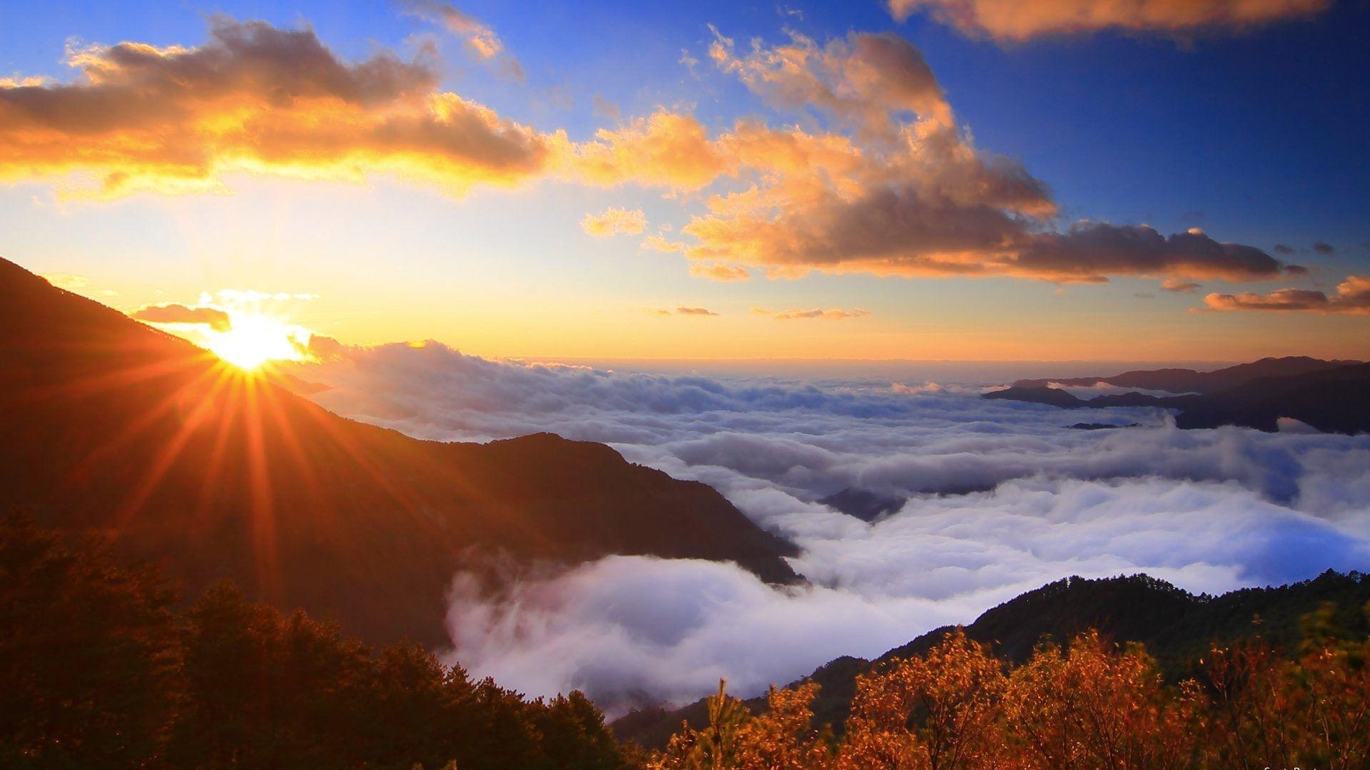 Start Of Sunrises Over Mountains Wallpapers