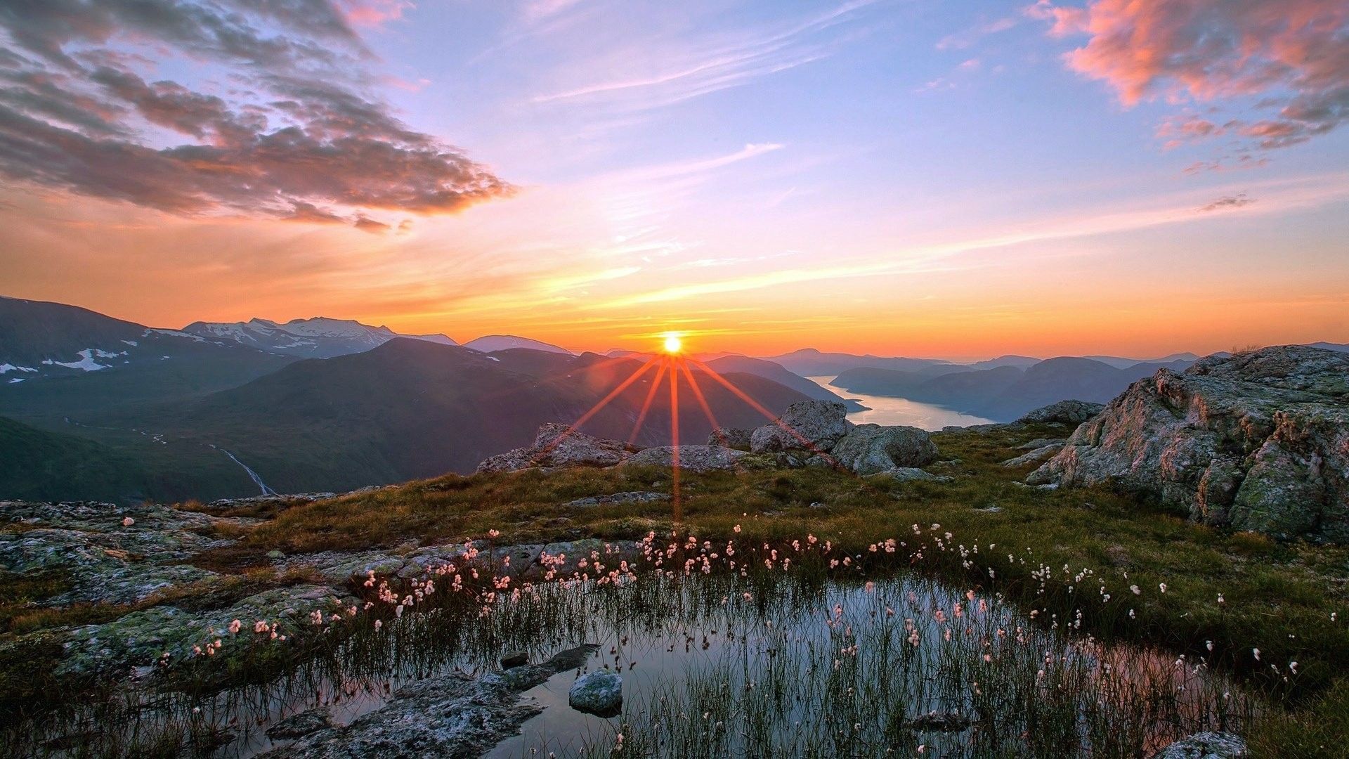 Start Of Sunrises Over Mountains Wallpapers