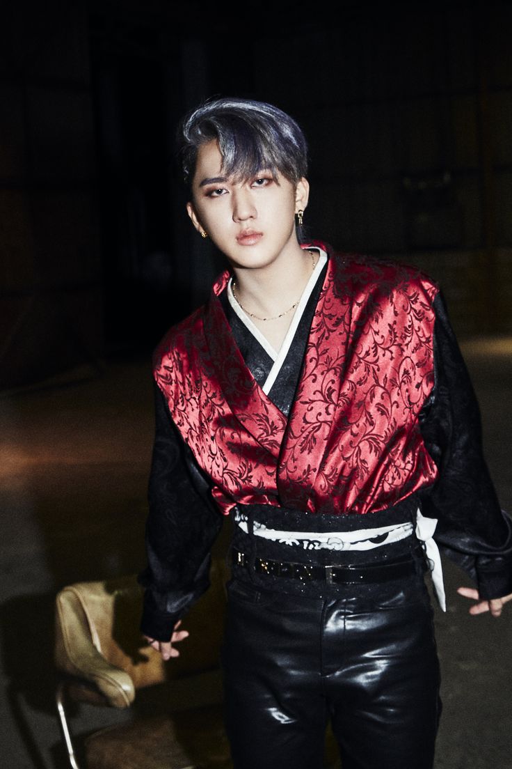 Stray Kids Lee Know Back Door Wallpapers