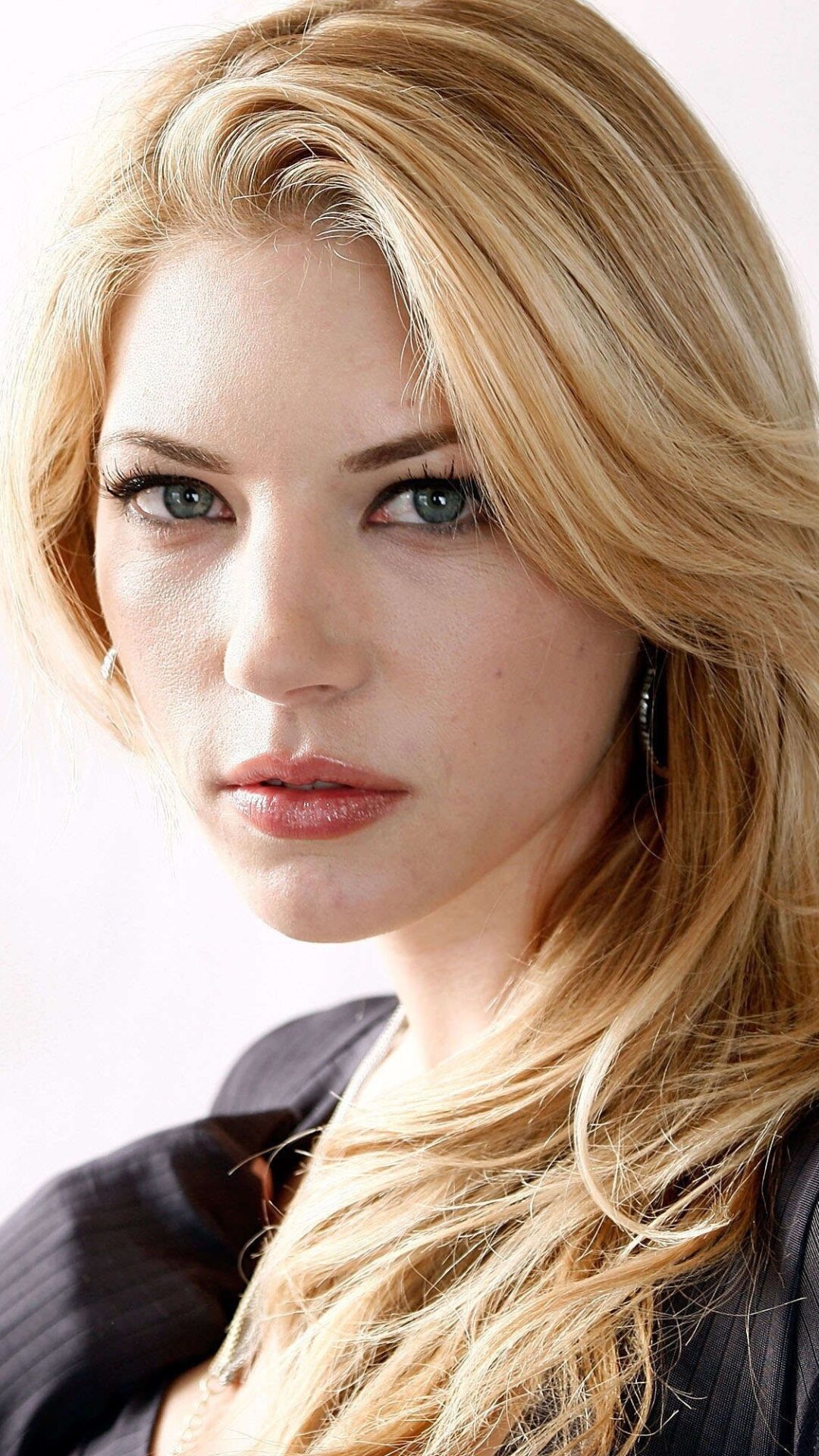 Stunning Katheryn Winnick Vikings Actress Wallpapers