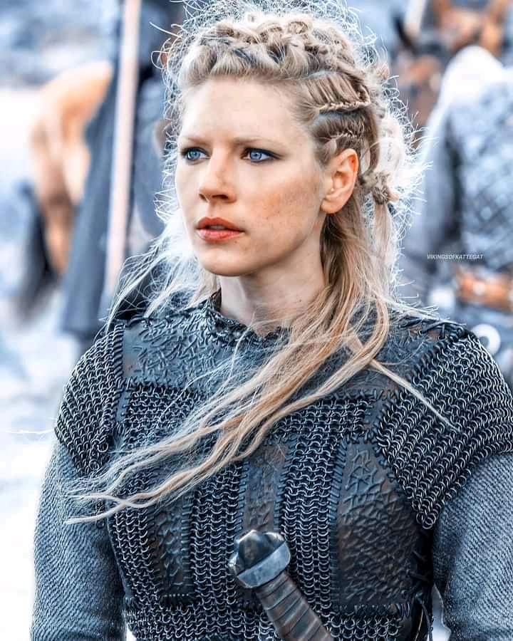 Stunning Katheryn Winnick Vikings Actress Wallpapers