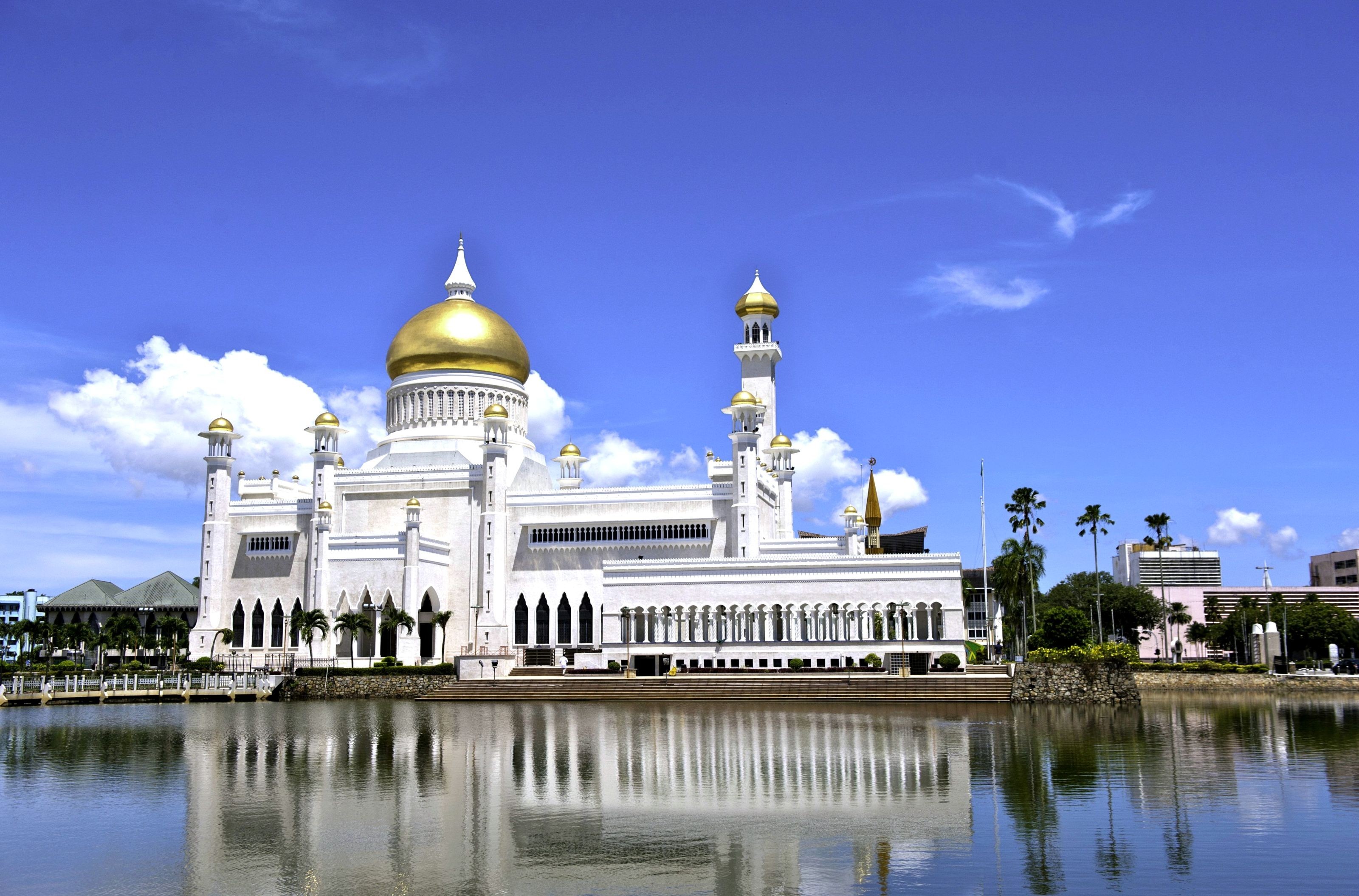 Sultan Omar Ali Saifuddin Mosque Wallpapers