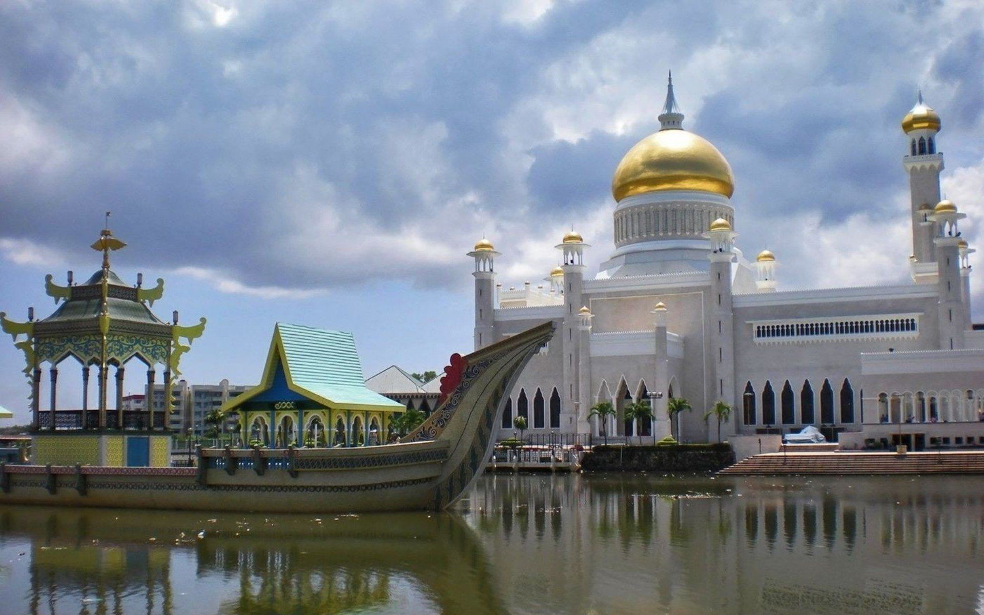 Sultan Omar Ali Saifuddin Mosque Wallpapers