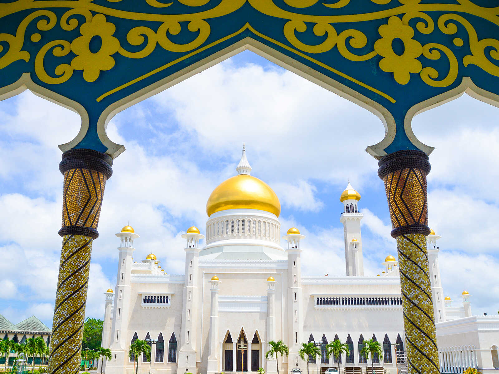 Sultan Omar Ali Saifuddin Mosque Wallpapers