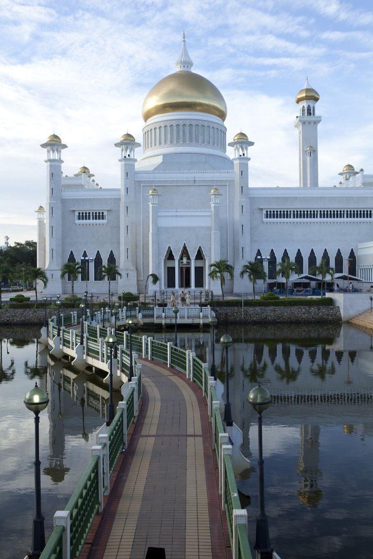 Sultan Omar Ali Saifuddin Mosque Wallpapers