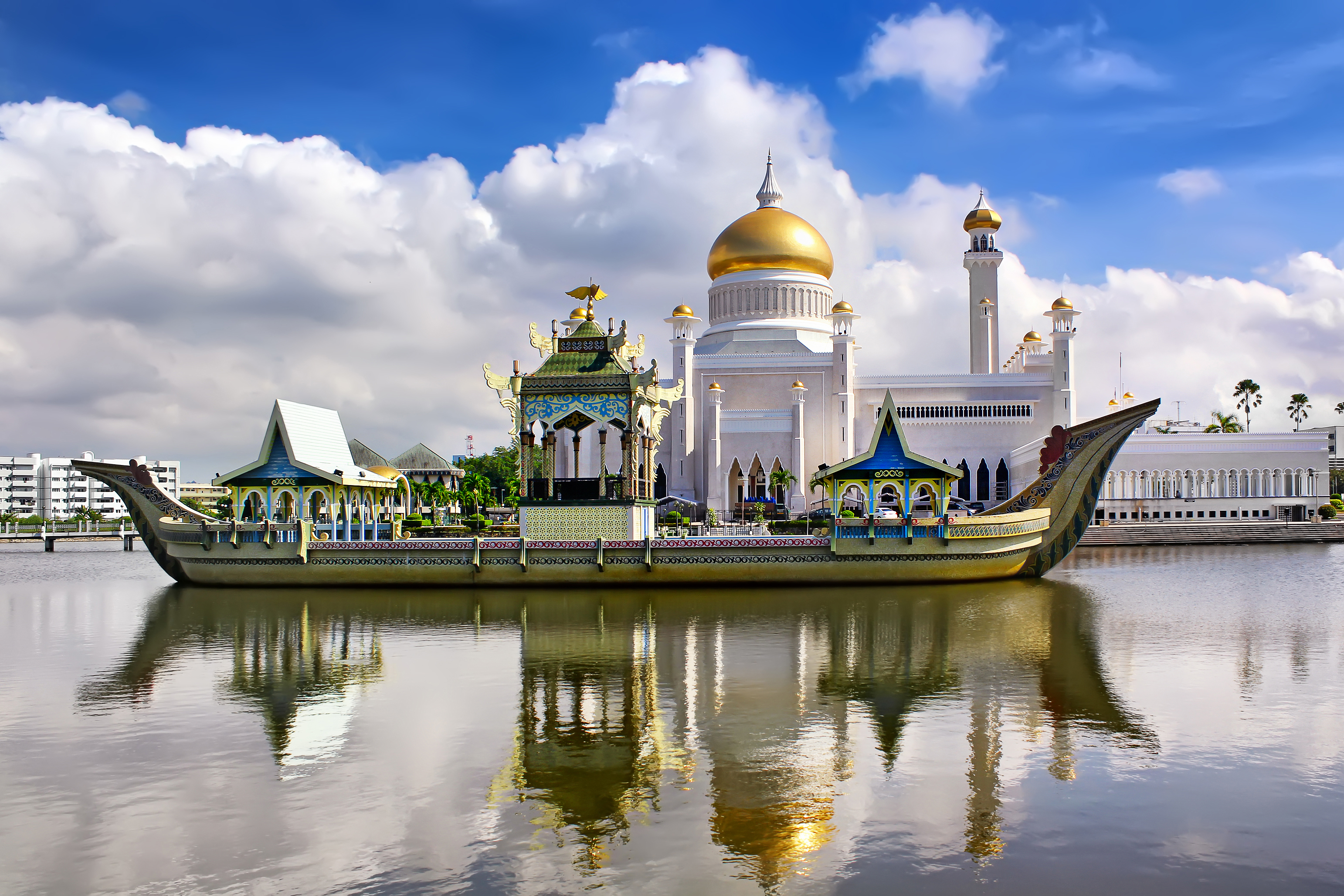 Sultan Omar Ali Saifuddin Mosque Wallpapers