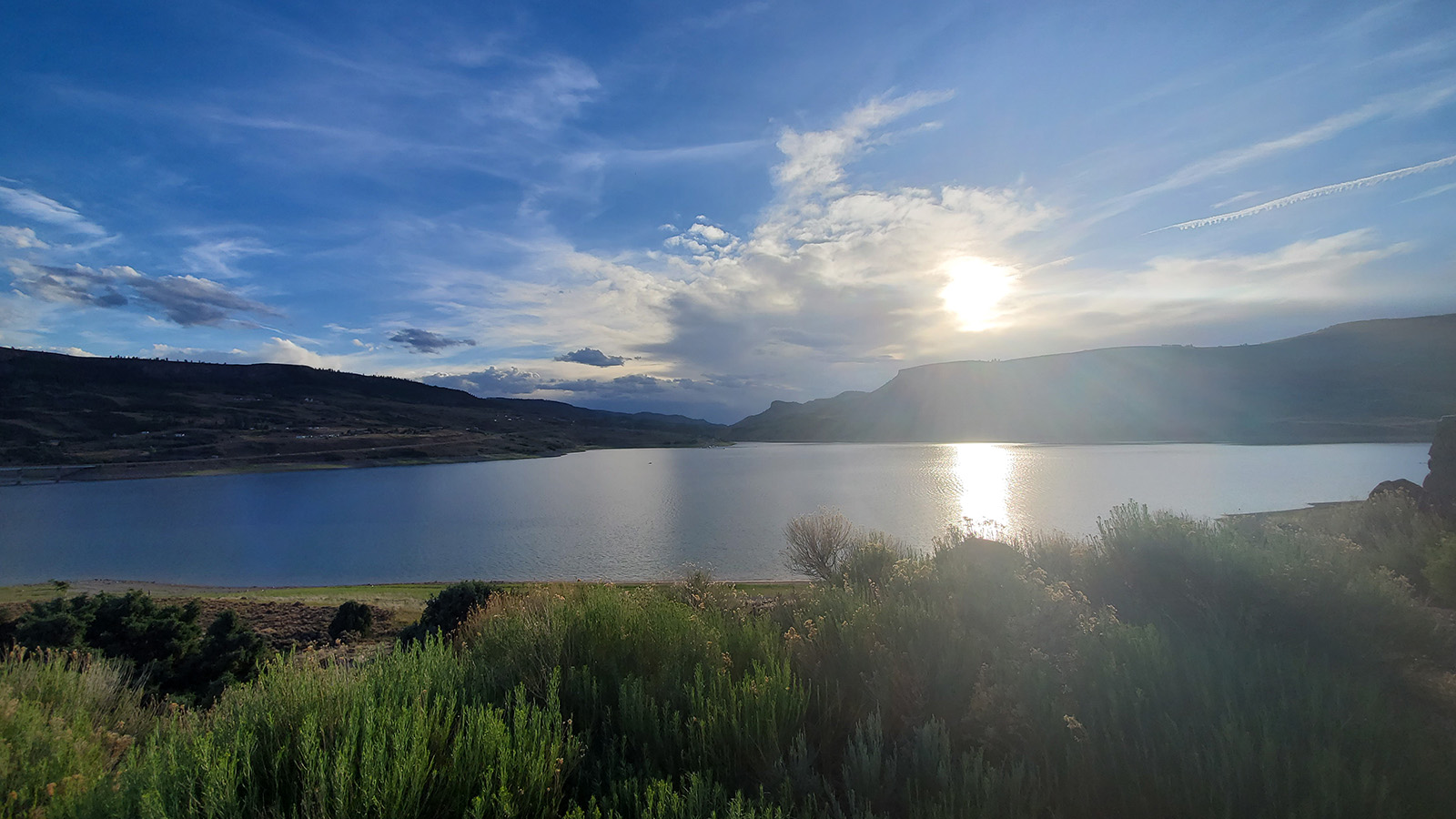 Sunrise Over Kamloops Lake Wallpapers