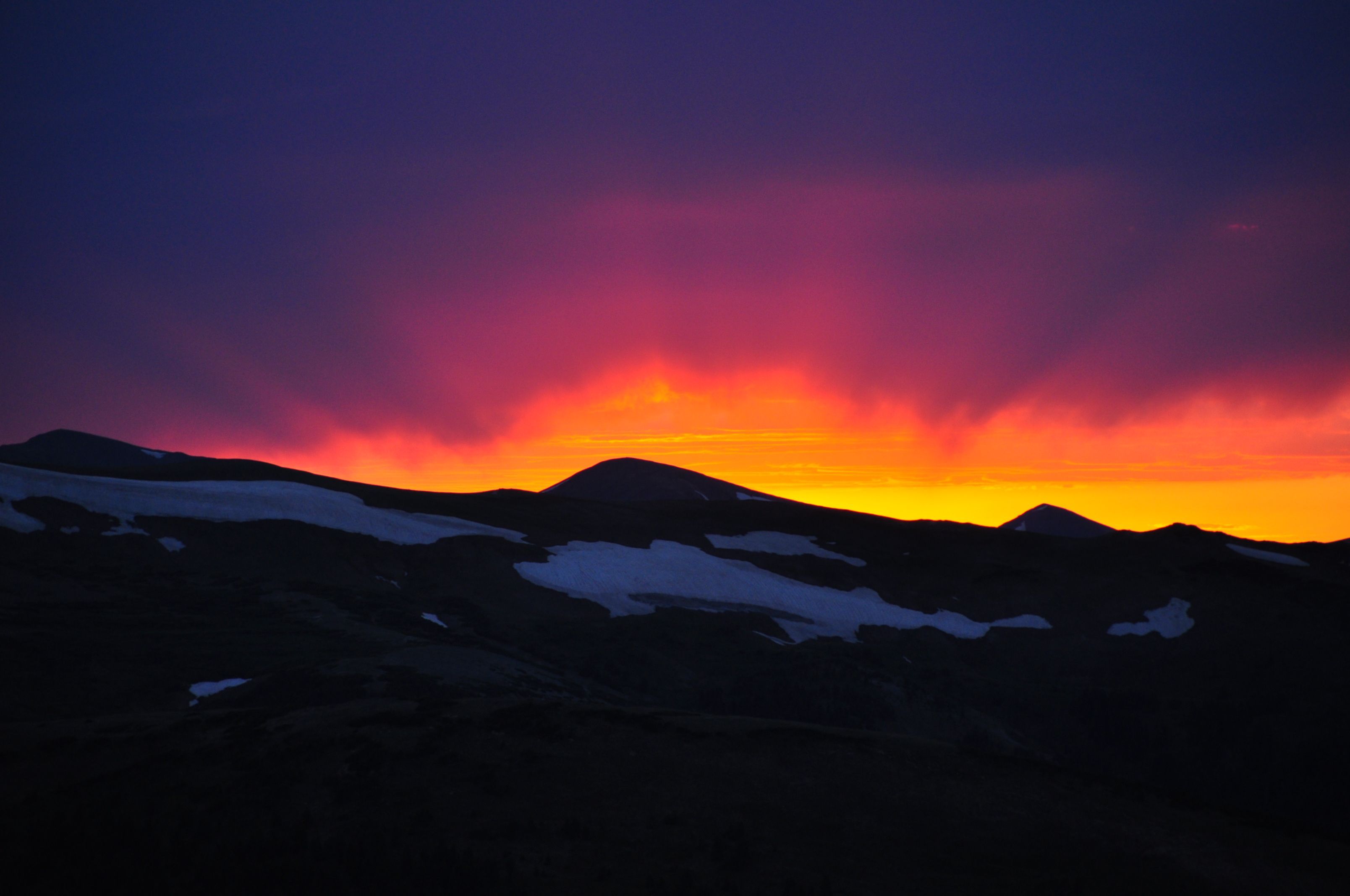 Sunset Over Mountain Field Wallpapers