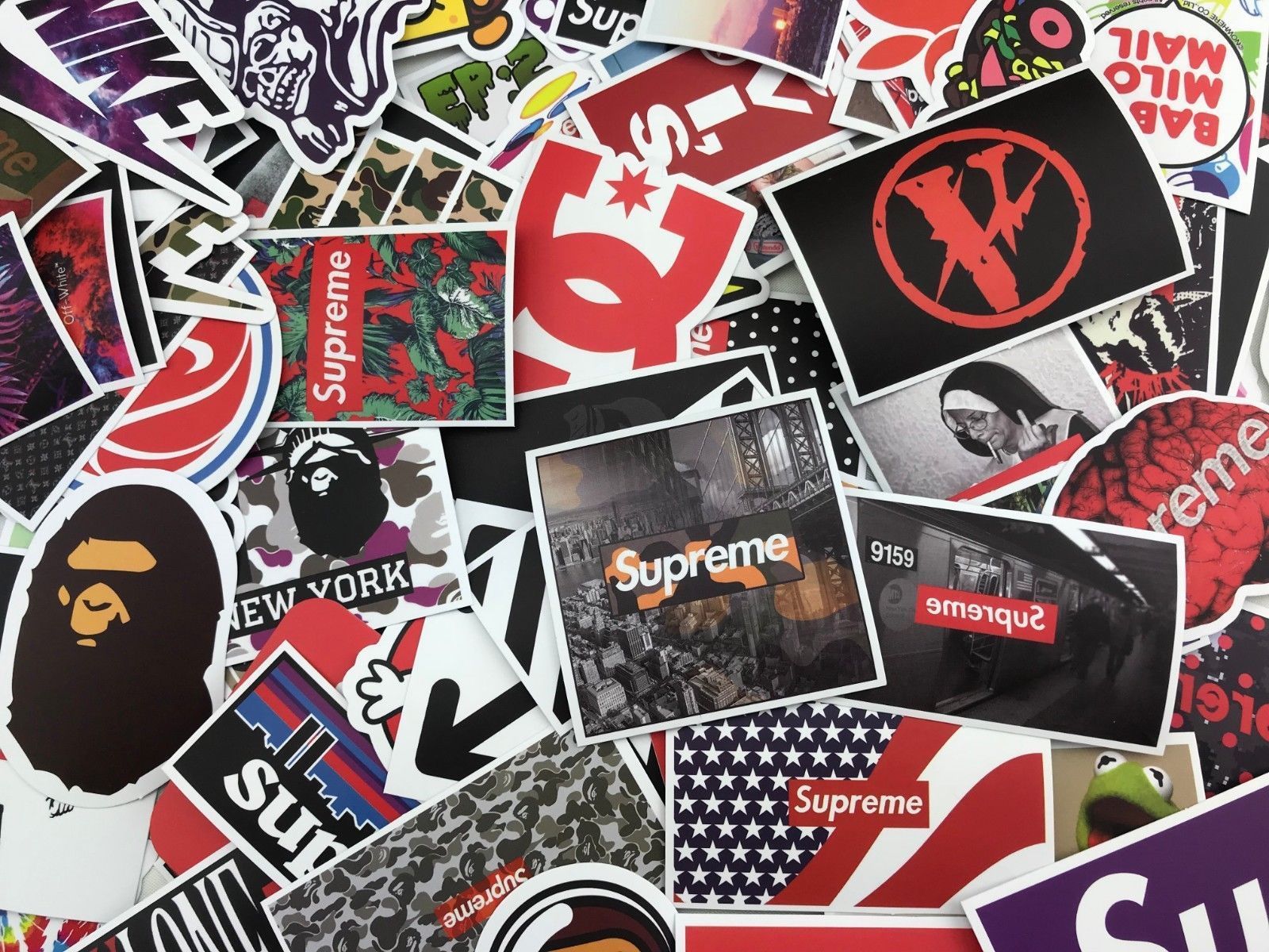 Supreme Laptop Wallpapers