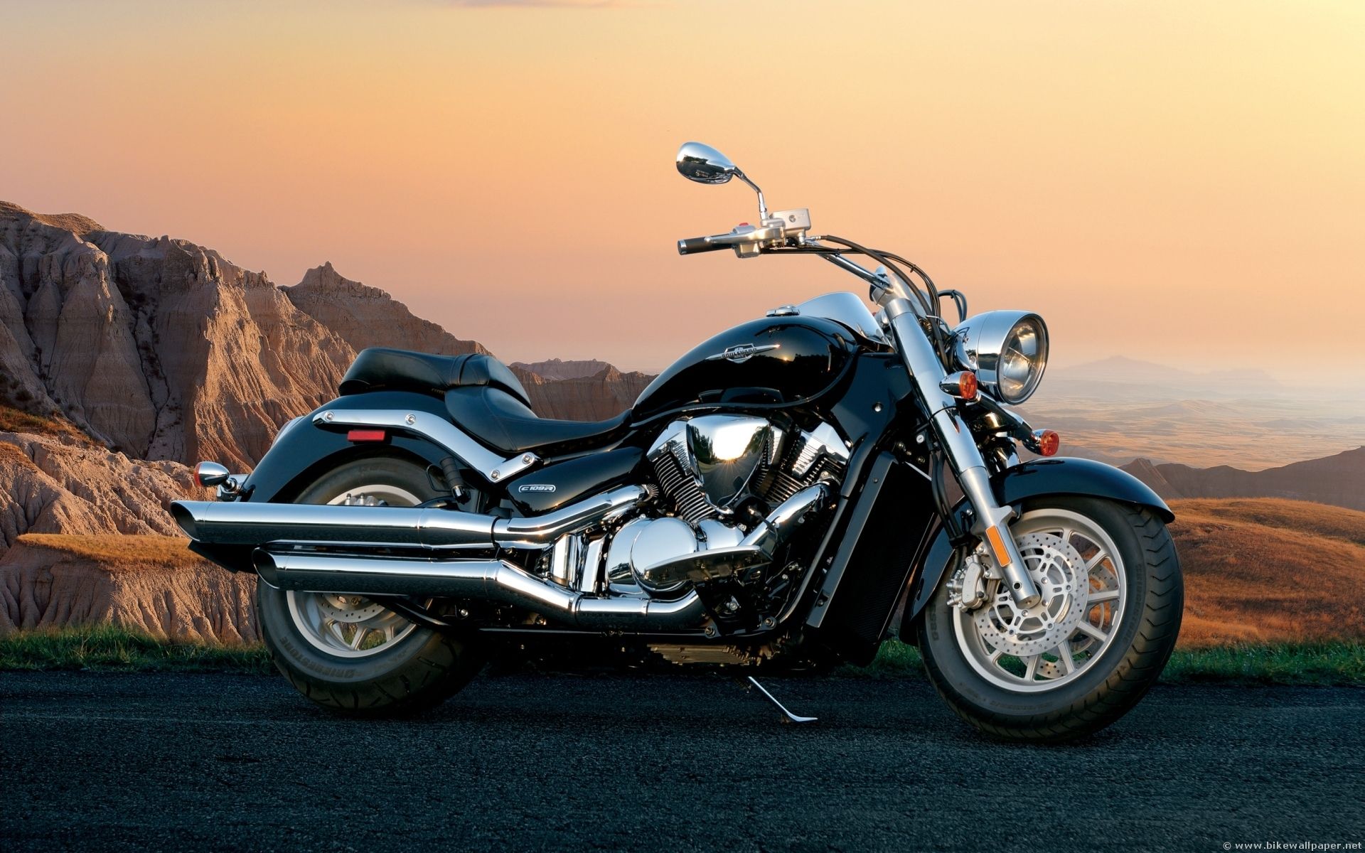 Suzuki Boulevard M90 Wallpapers