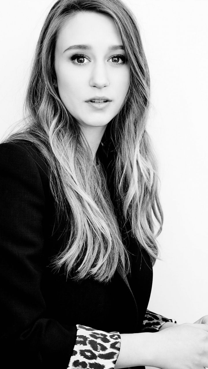 Taissa Farmiga Wallpapers