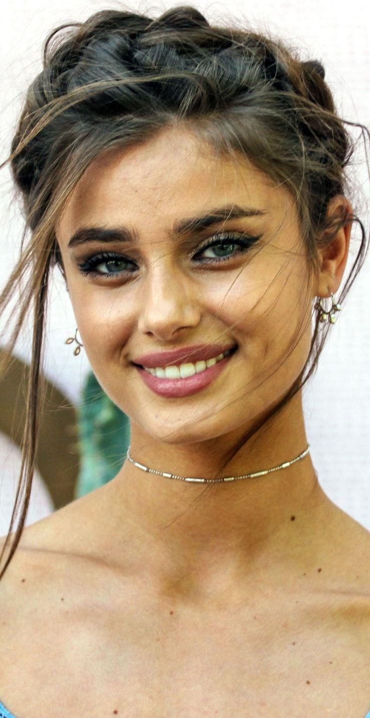 Taylor Hill Model 2020 Wallpapers