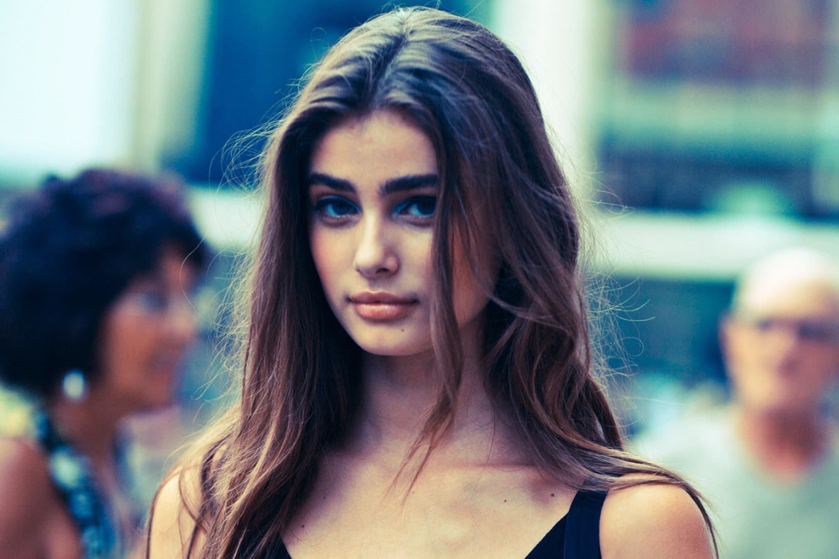 Taylor Hill Wallpapers