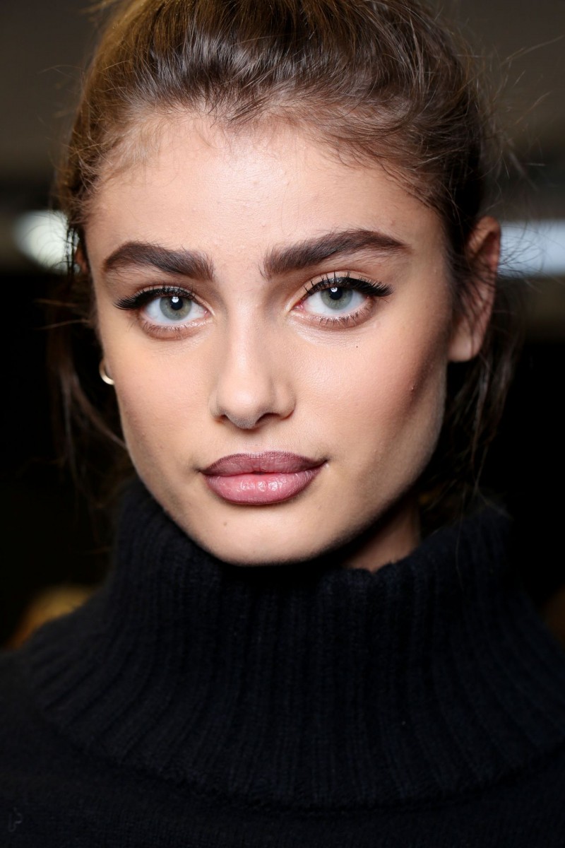 Taylor Hill Wallpapers