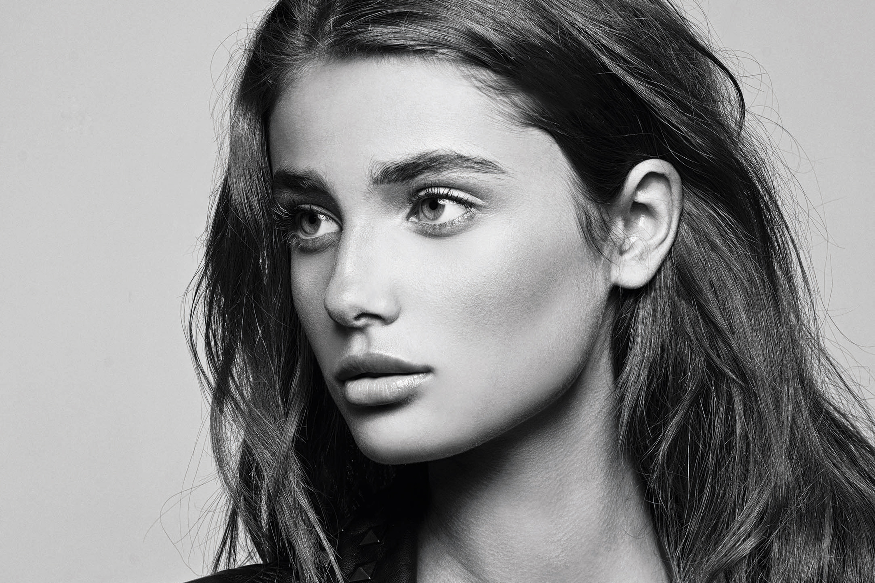 Taylor Hill Wallpapers