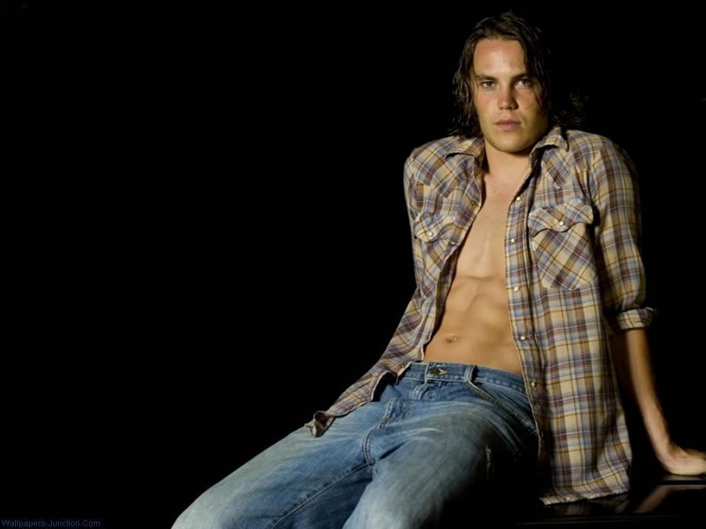 Taylor Kitsch Pics Wallpapers