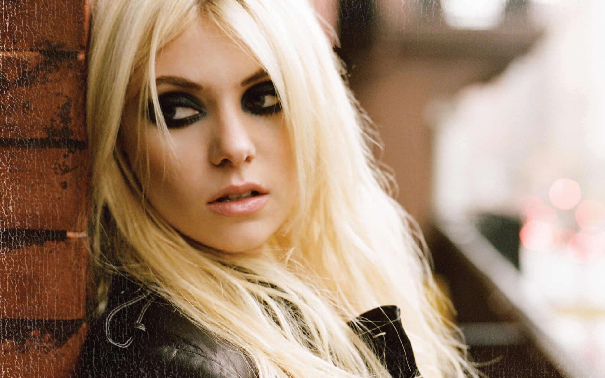 Taylor Momsen 2021 in Red Wallpapers