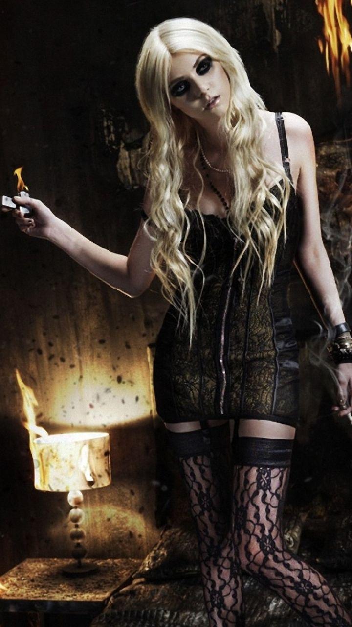 Taylor Momsen Wallpapers