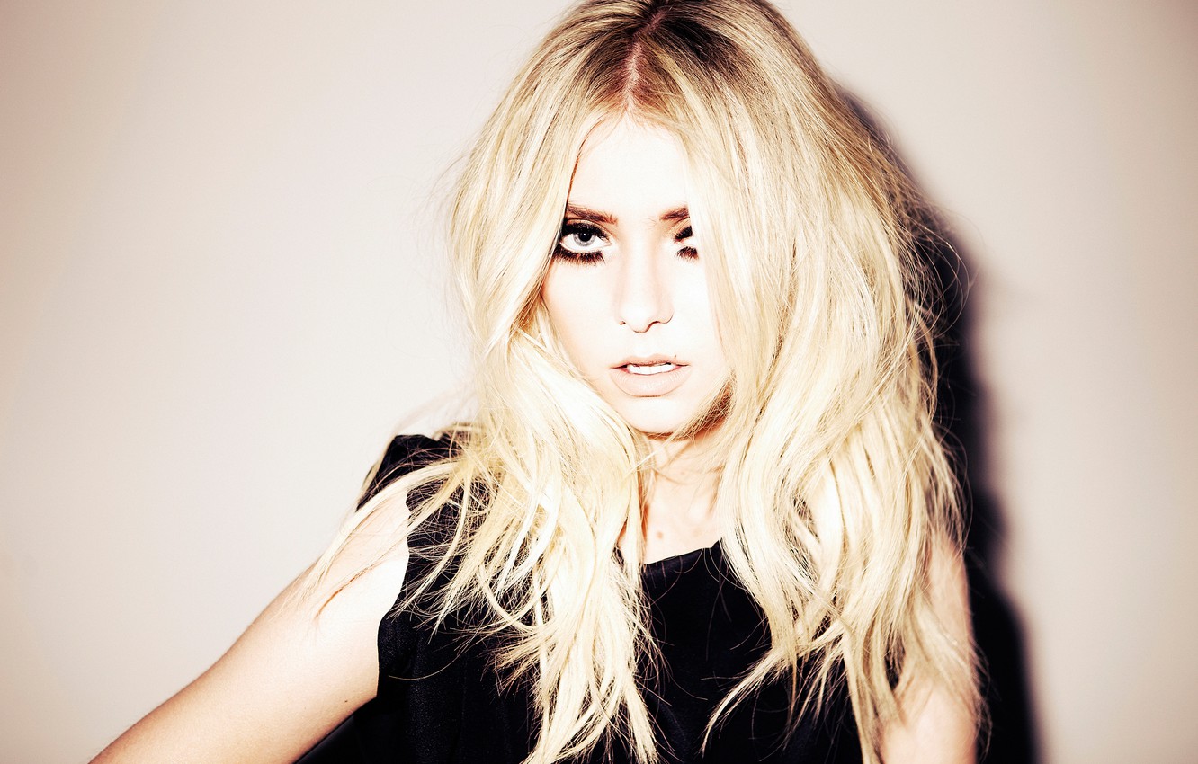 Taylor Momsen Wallpapers