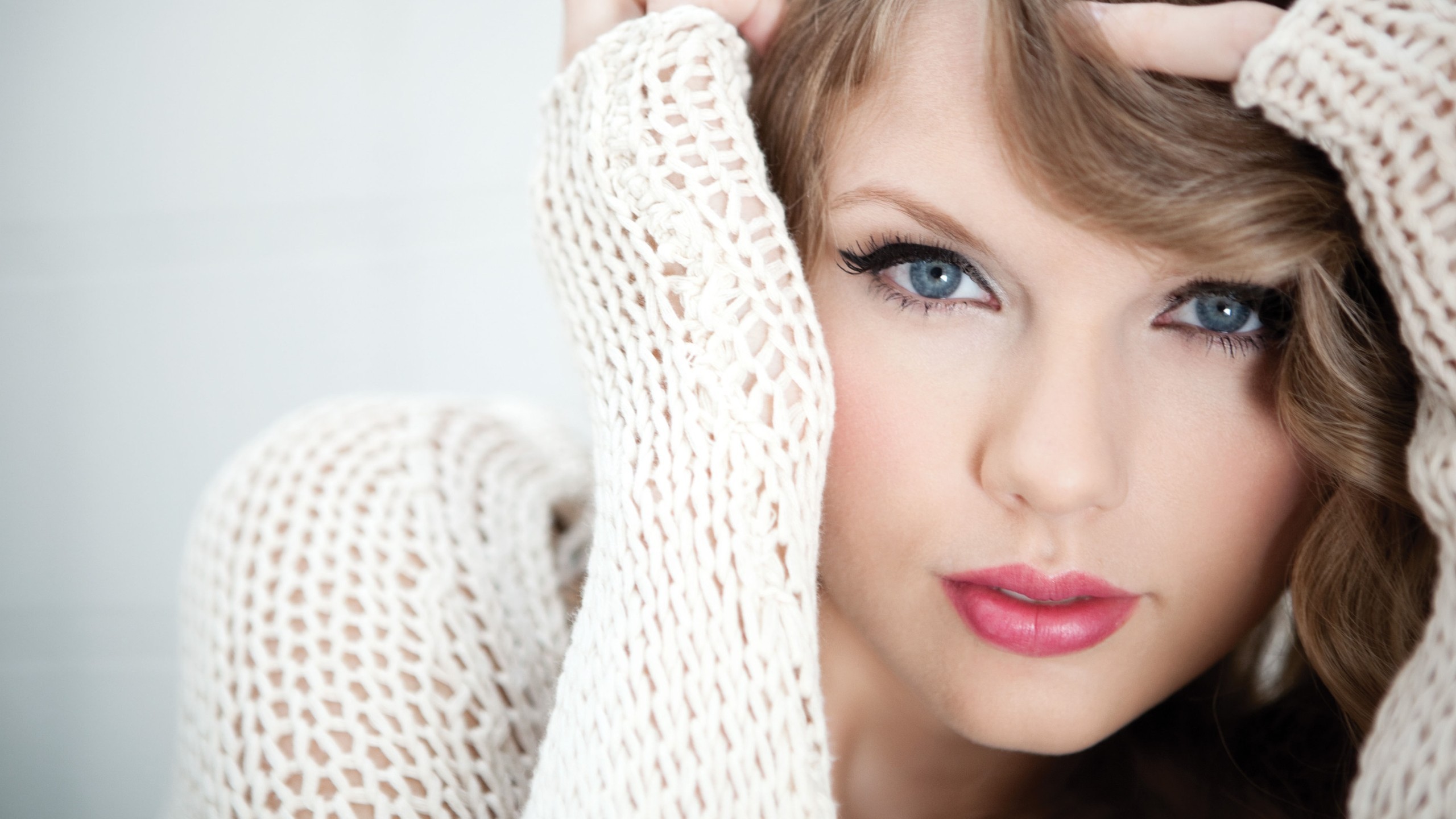 Taylor Swift Beautiful In Blue Top Wallpapers