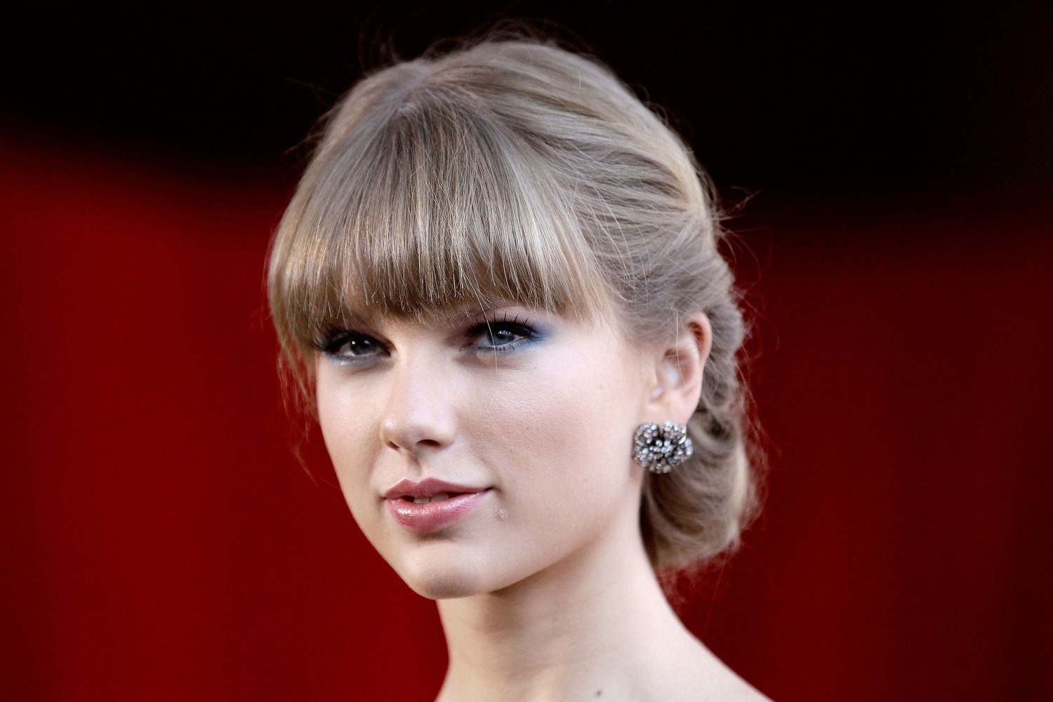 Taylor Swift Beautiful In Blue Top Wallpapers