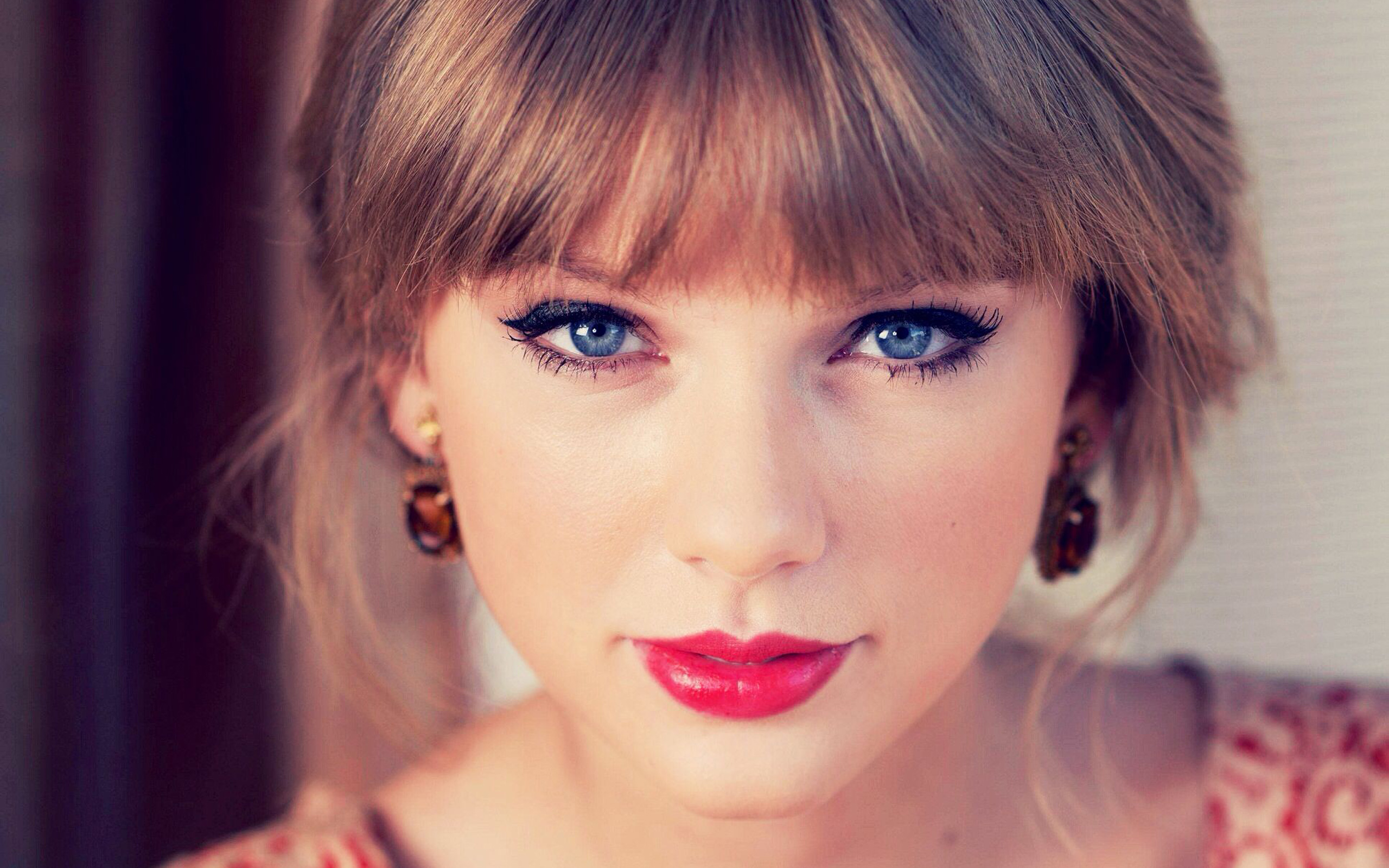 Taylor Swift Beautiful In Blue Top Wallpapers