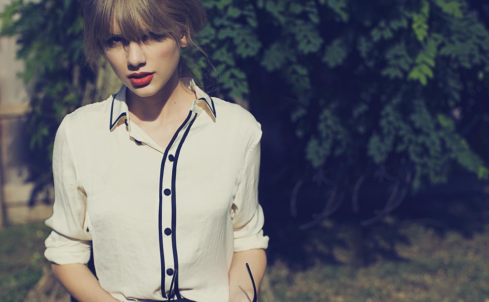 Taylor Swift Beautiful In Blue Top Wallpapers