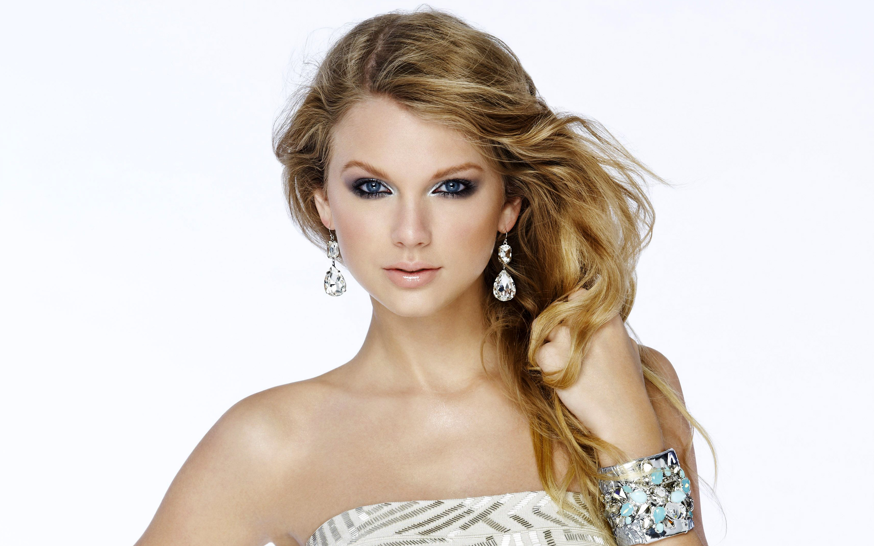 Taylor Swift For Magzine Wallpapers