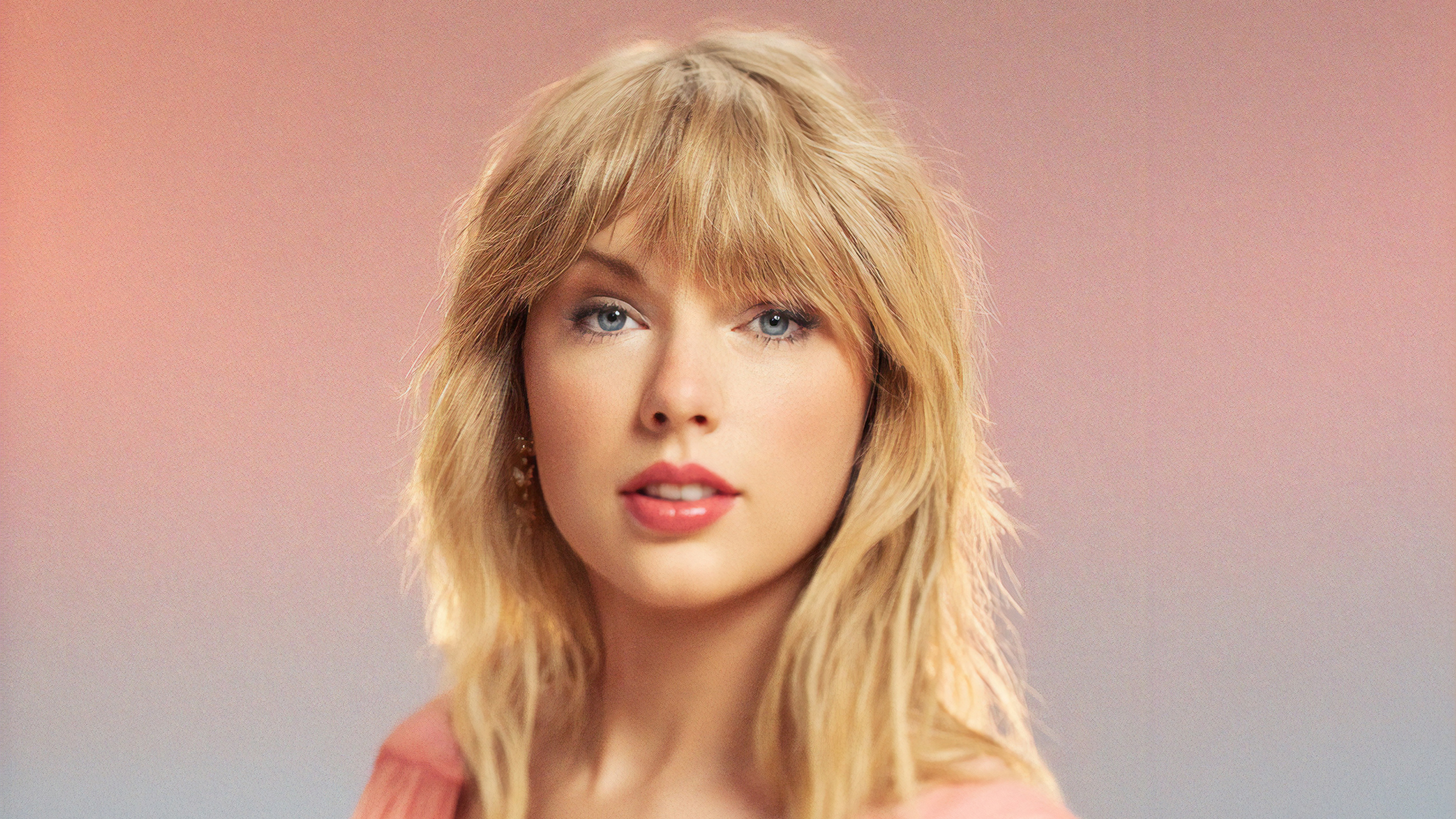 Taylor Swift For Magzine Wallpapers