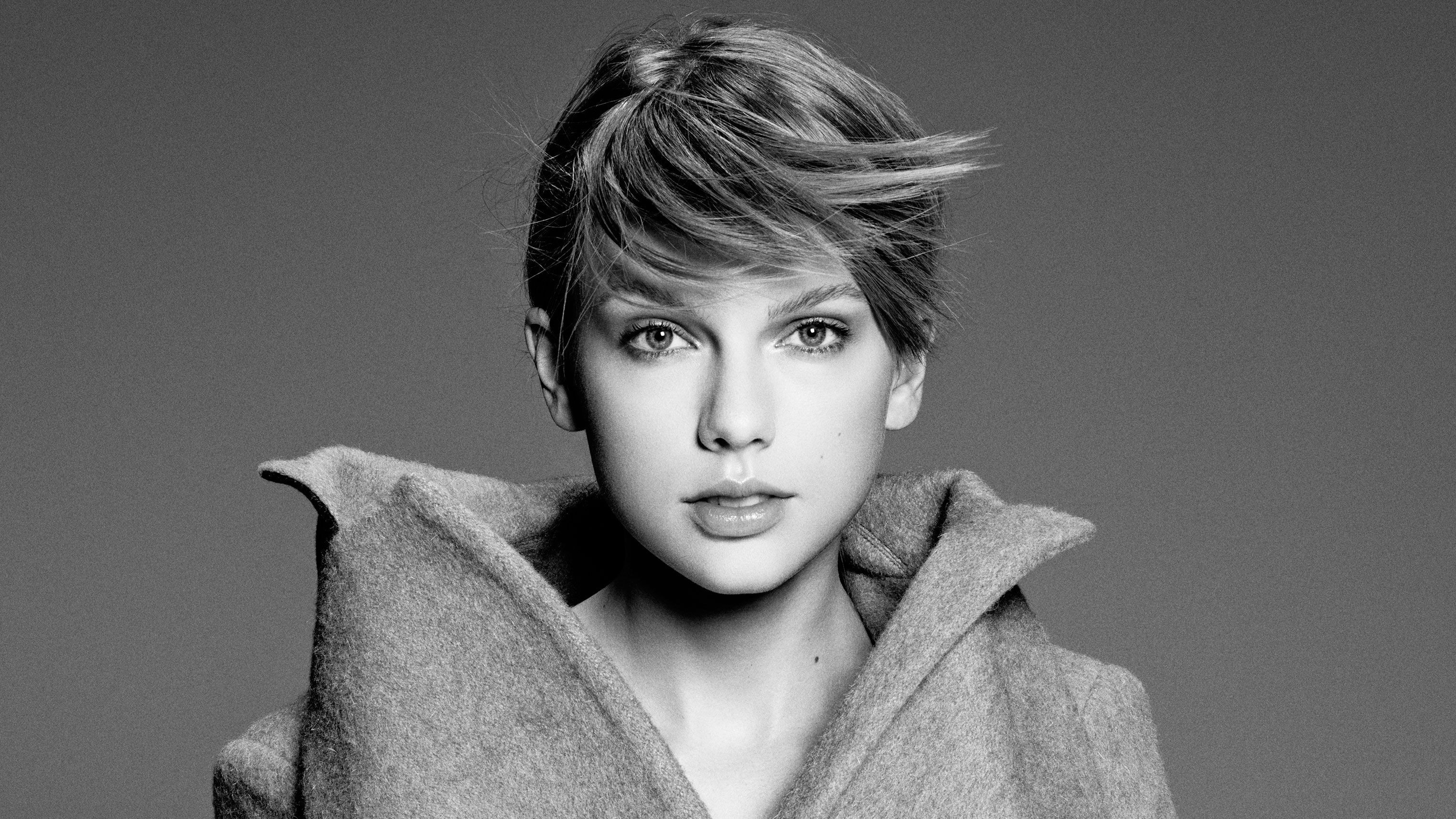 Taylor Swift Monochrome Wallpapers