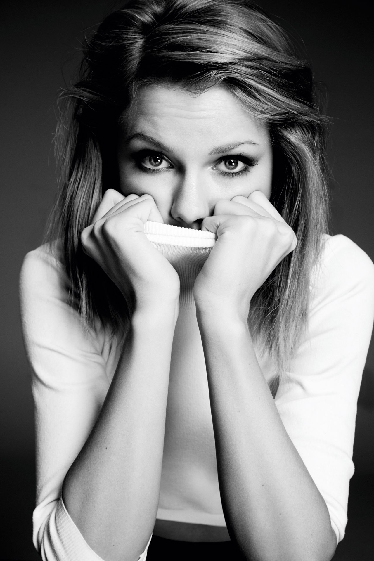 Taylor Swift Monochrome Wallpapers