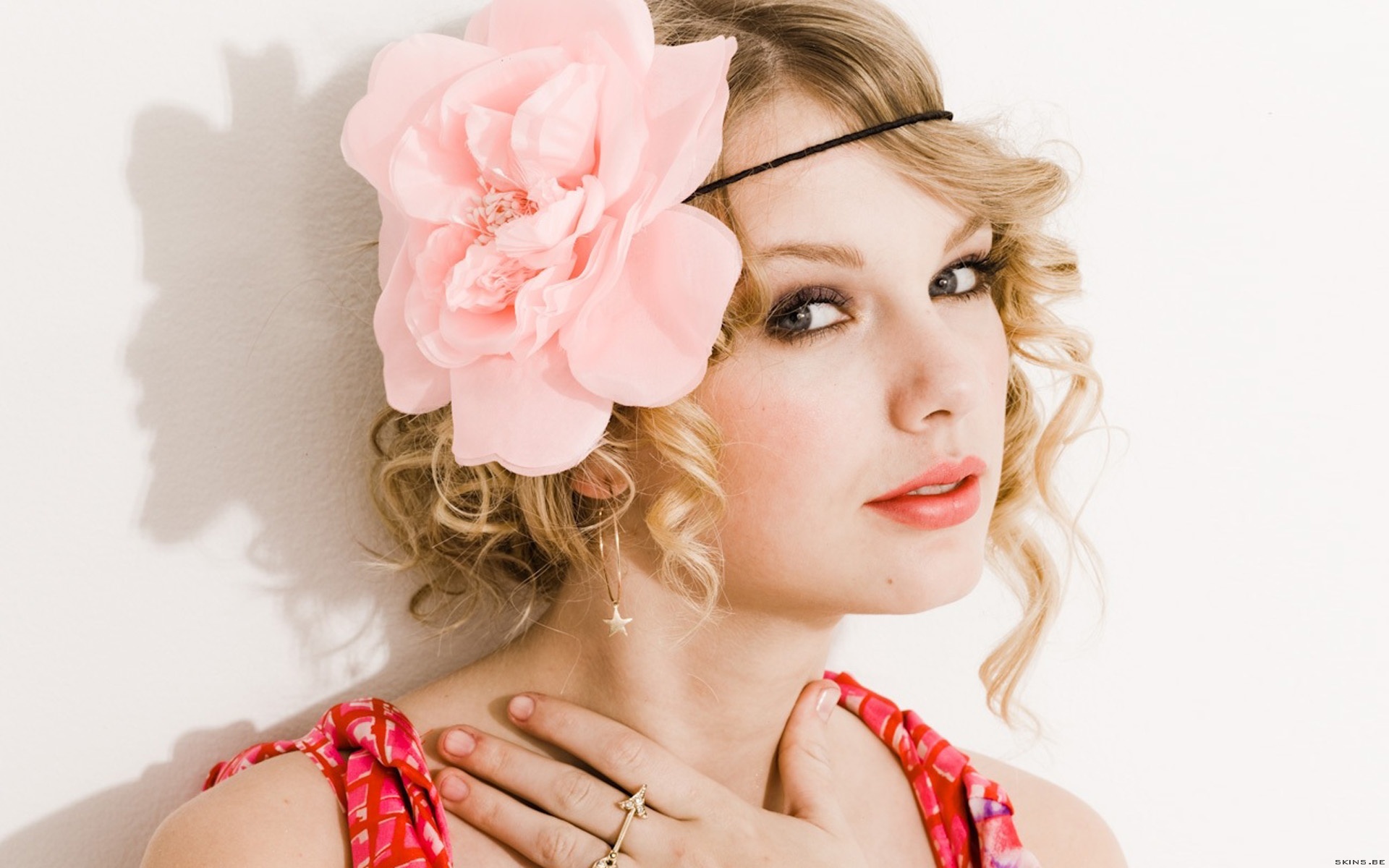 Taylor Swift New Wallpapers