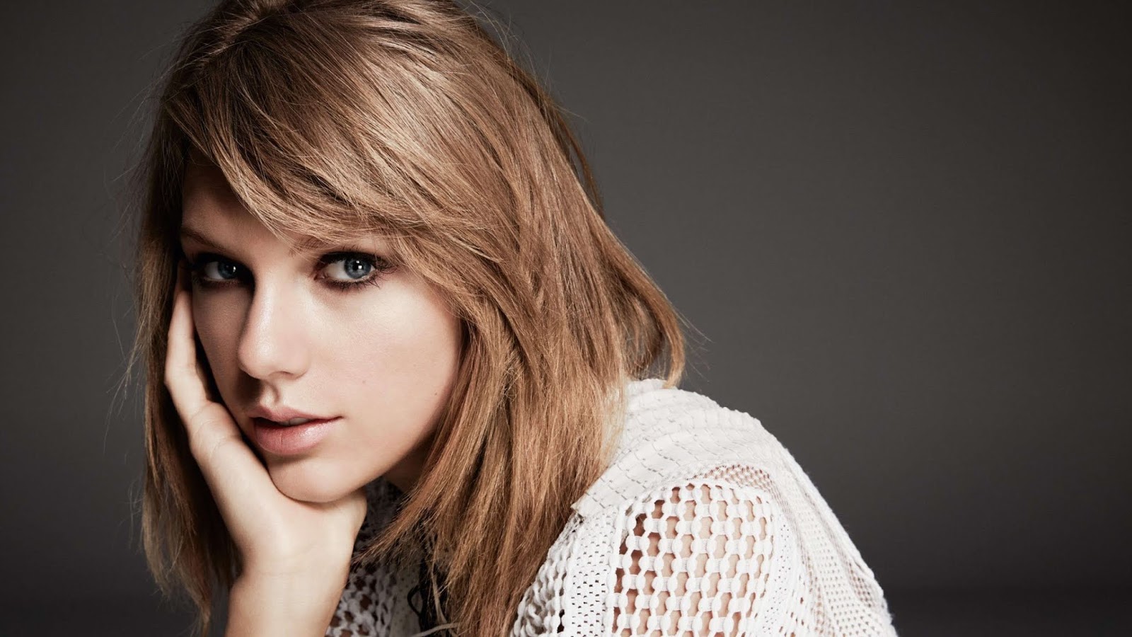 Taylor Swift Portrait Wallpapers