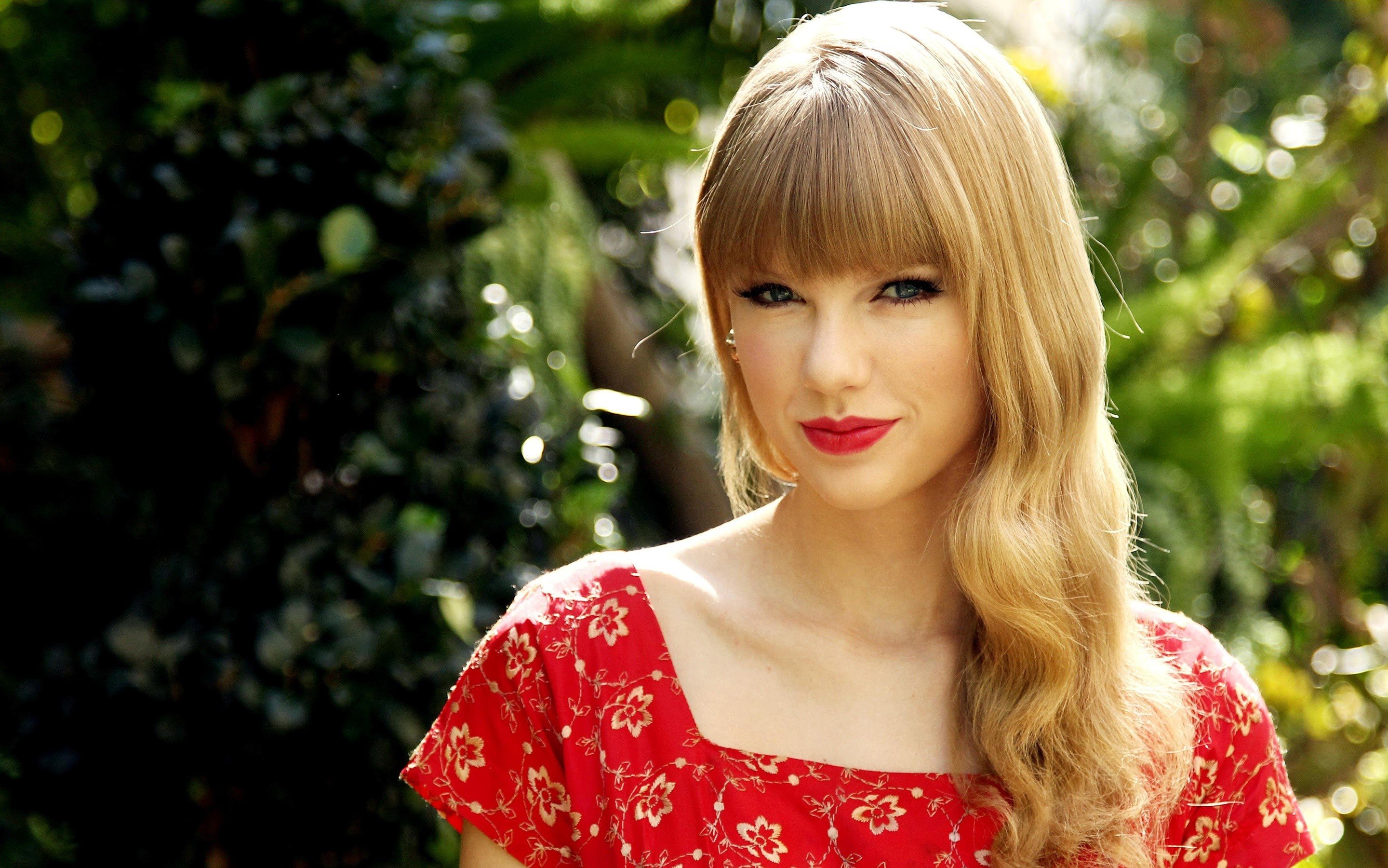 Taylor Swift Red Wallpapers