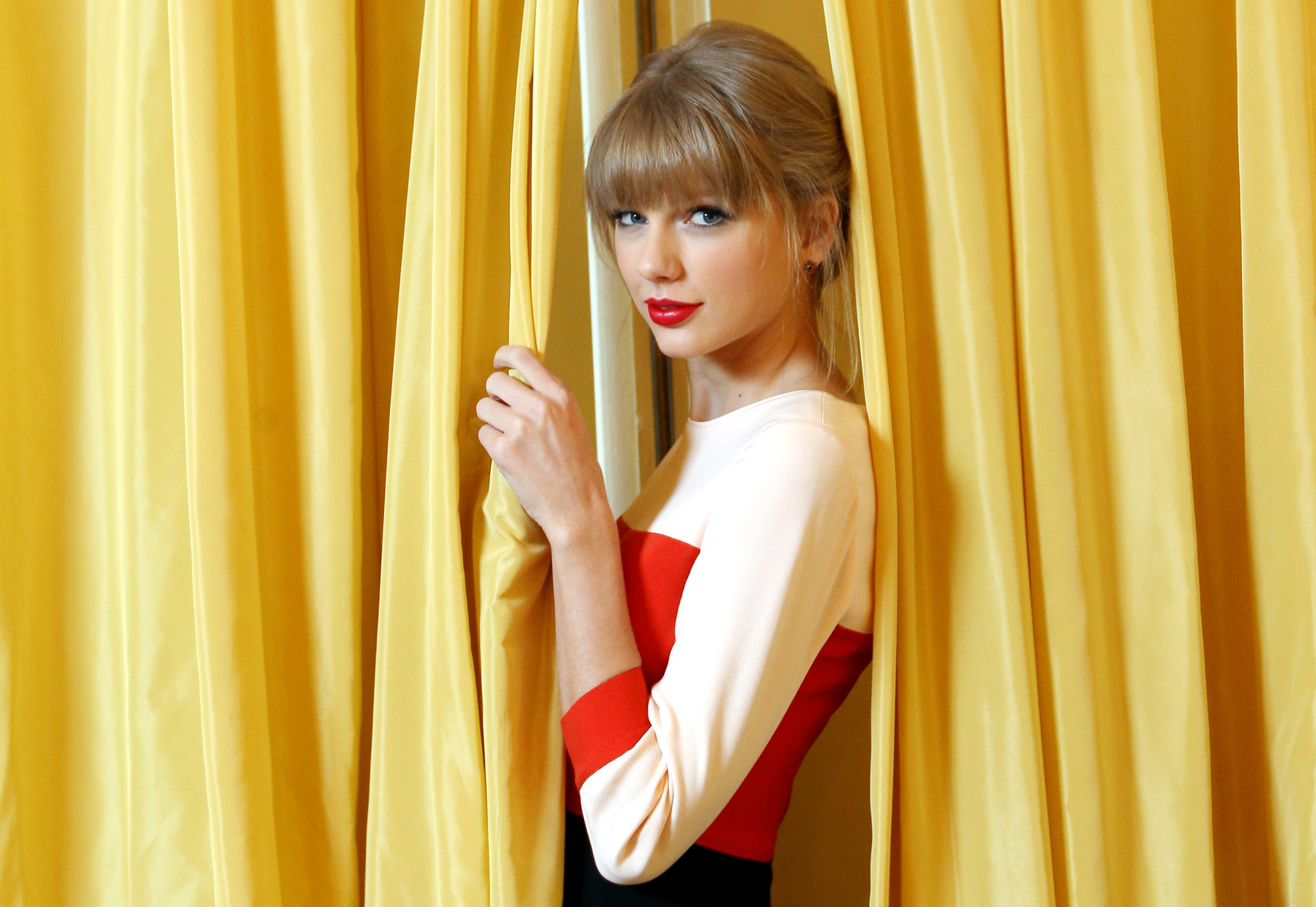 Taylor Swift Red Wallpapers